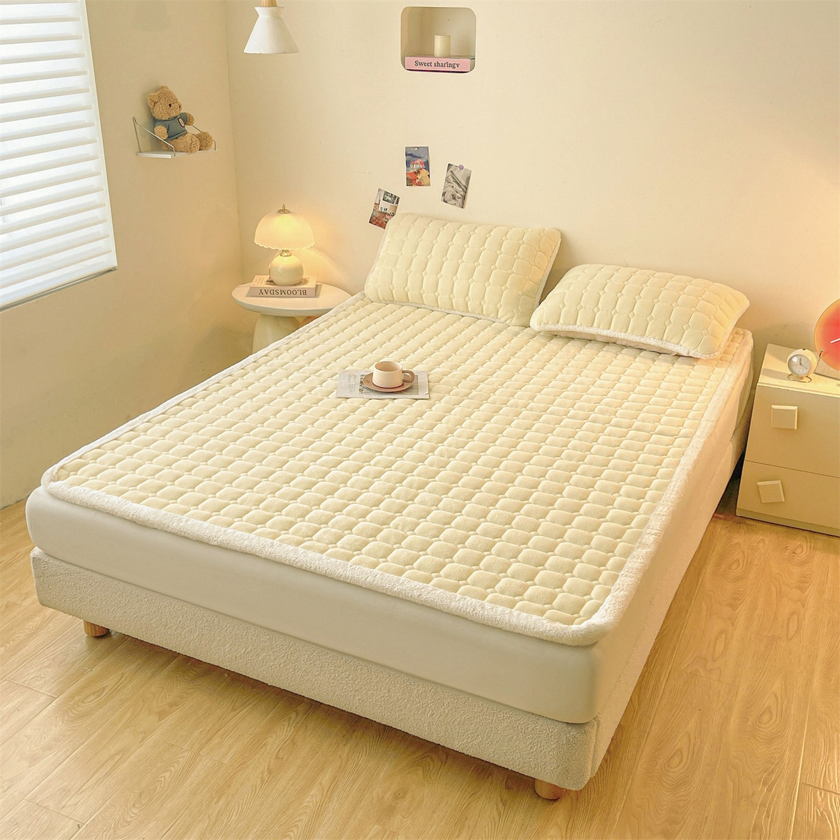 91家纺网 家纺一手货源 找家纺 雯豆家纺 【加厚款】2025秋冬新款牛奶绒纯色床褥床垫床护垫子 牛奶绒床褥-点黄【加厚款】