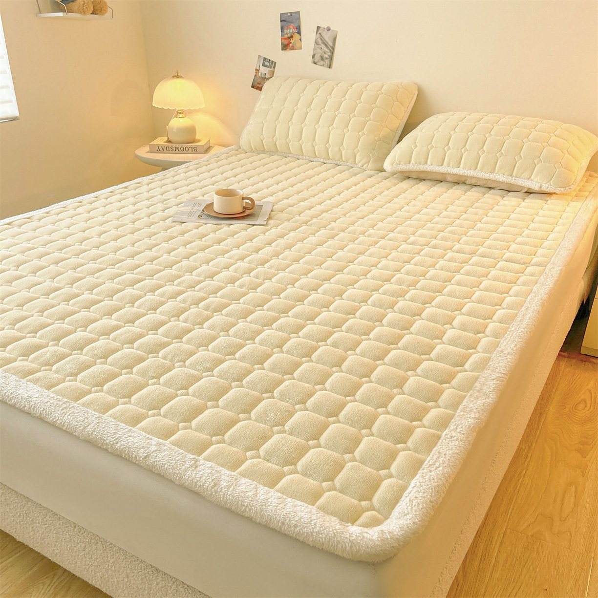 91家纺网 家纺一手货源 找家纺 雯豆家纺 【加厚款】2025秋冬新款牛奶绒纯色床褥床垫床护垫子 牛奶绒床褥-点黄【加厚款】