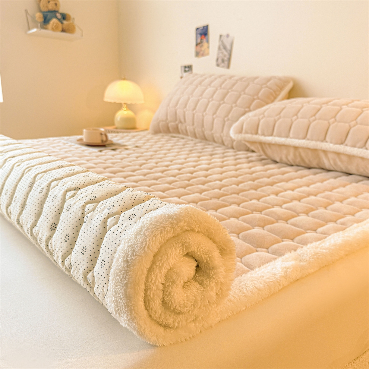 91家纺网 家纺一手货源 找家纺 雯豆家纺 【加厚款】2025秋冬新款牛奶绒纯色床褥床垫床护垫子 牛奶绒床褥-山茶杏【加厚款】