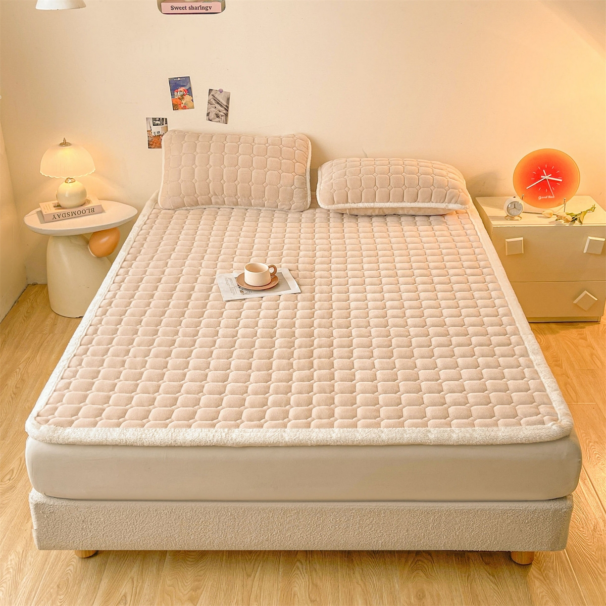 91家纺网 家纺一手货源 找家纺 雯豆家纺 【加厚款】2025秋冬新款牛奶绒纯色床褥床垫床护垫子 牛奶绒床褥-山茶杏【加厚款】