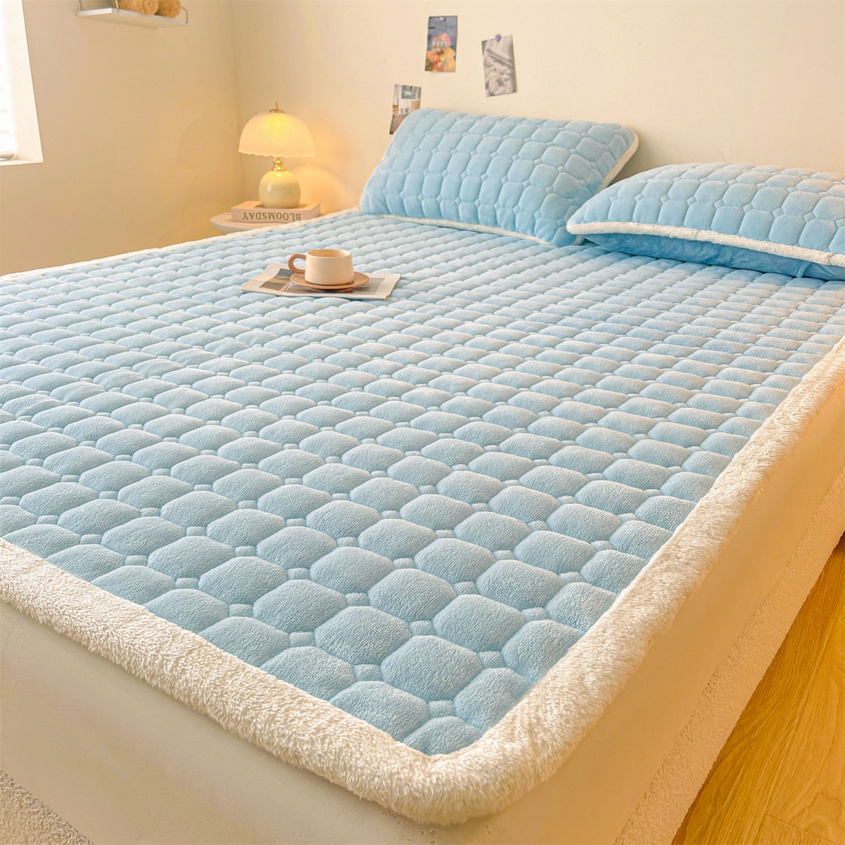 91家纺网 家纺一手货源 找家纺 雯豆家纺 【加厚款】2025秋冬新款牛奶绒纯色床褥床垫床护垫子 牛奶绒床褥-天蓝【加厚款】