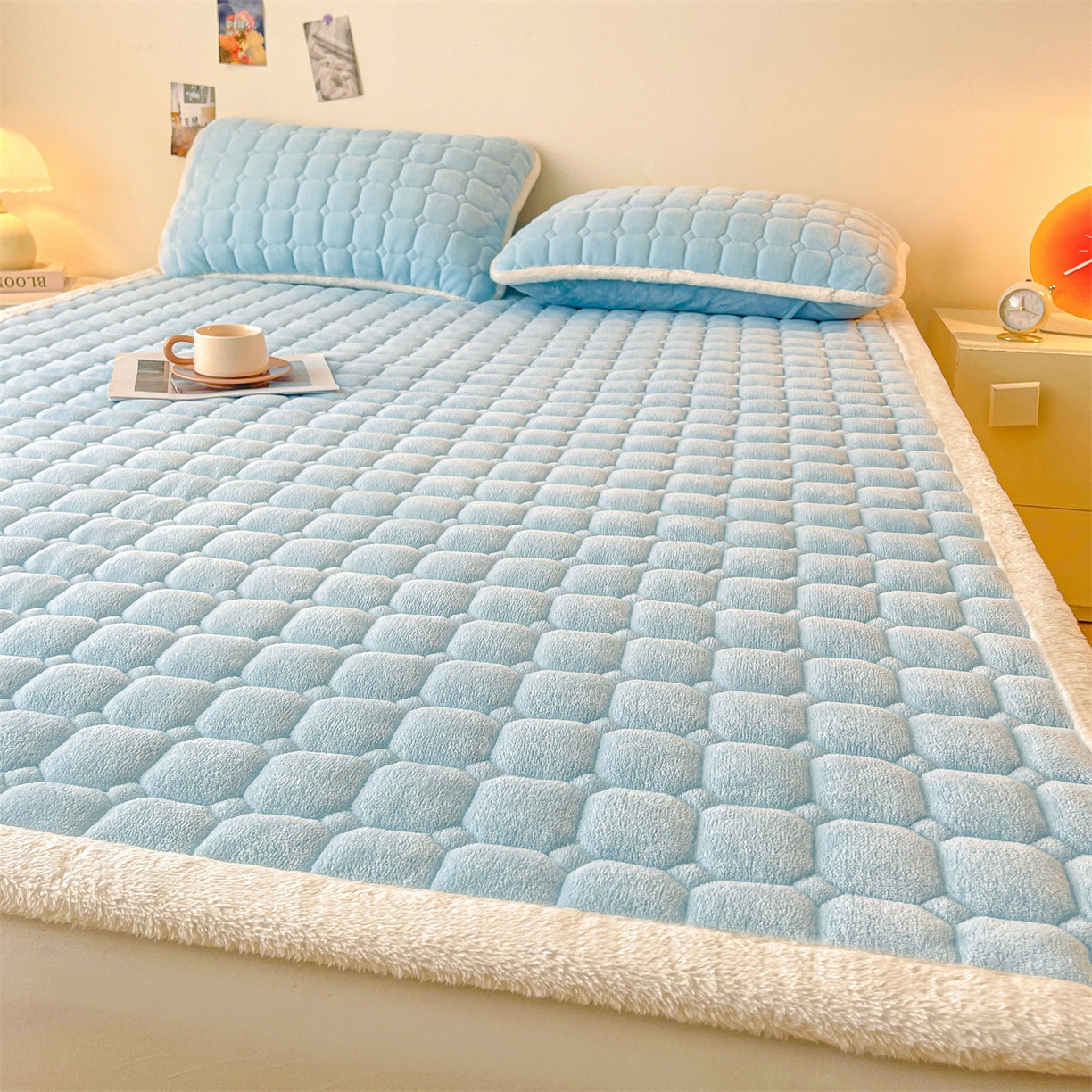 91家纺网 家纺一手货源 找家纺 雯豆家纺 【加厚款】2025秋冬新款牛奶绒纯色床褥床垫床护垫子 牛奶绒床褥-天蓝【加厚款】