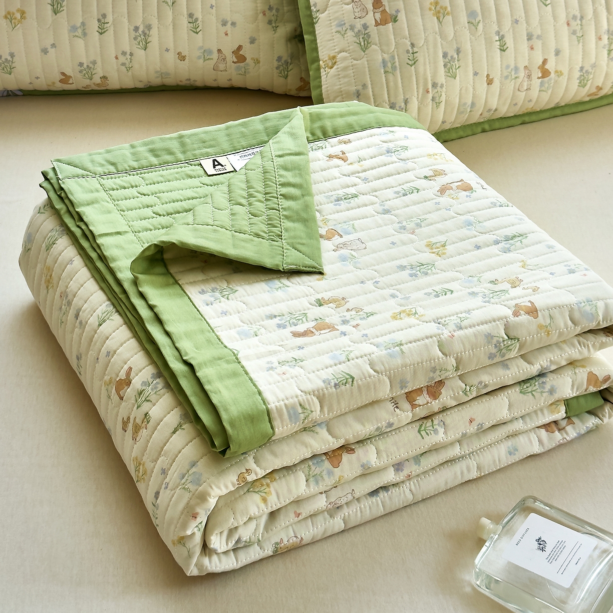 91家纺网 家纺一手货源 找家纺 暖萌 2025新款A类双棉100%全棉13372印花床盖系列 春日奇迹