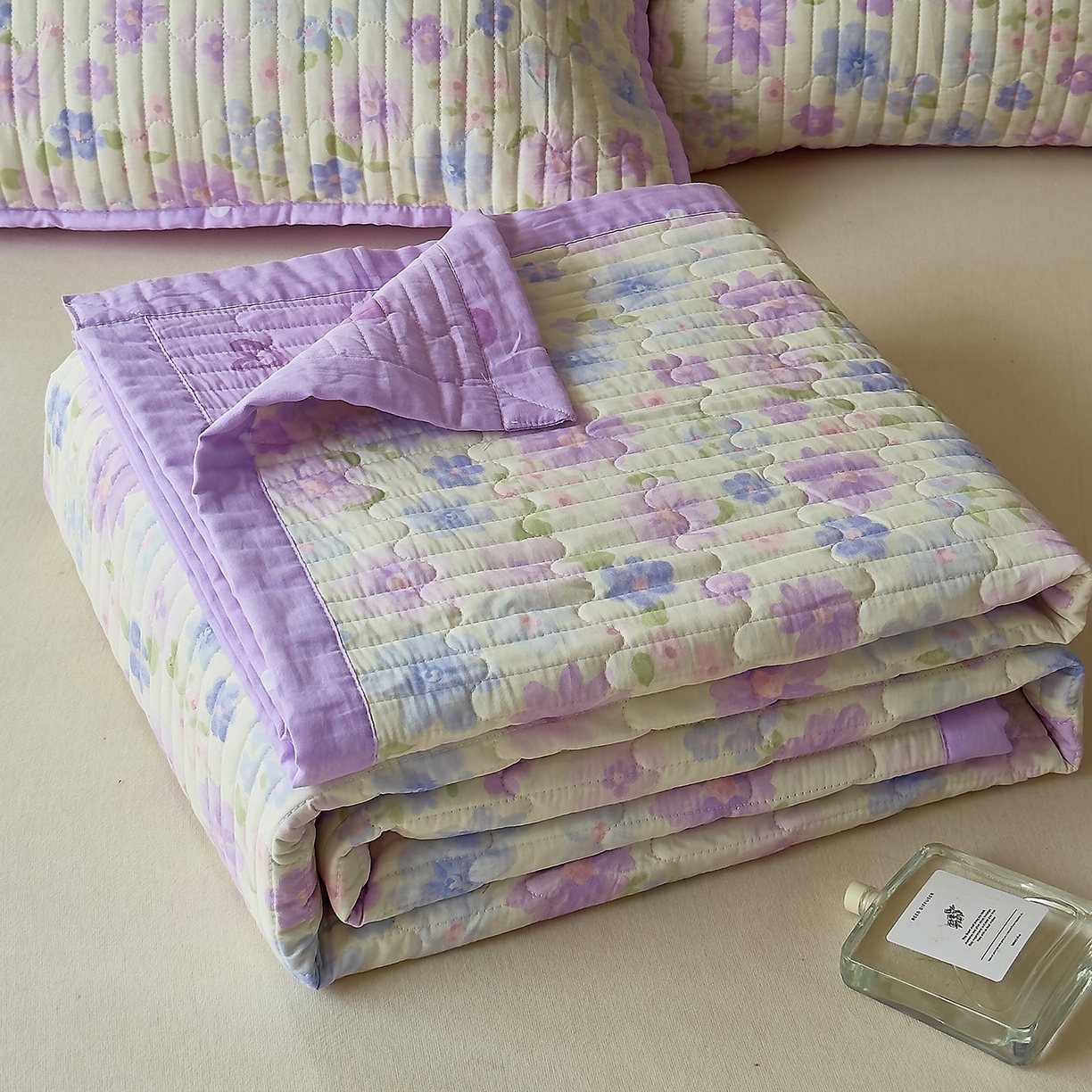 91家纺网 家纺一手货源 找家纺 暖萌 2025新款A类双棉100%全棉13372印花床盖系列 七彩炫舞