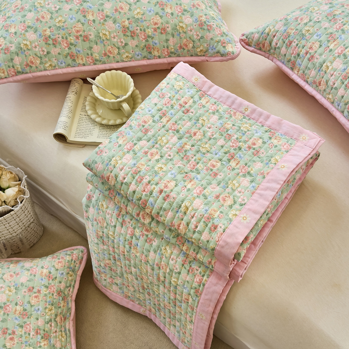 91家纺网 家纺一手货源 找家纺 暖萌 2025新款A类双棉100%全棉13372印花床盖系列 柏林梦境-绿