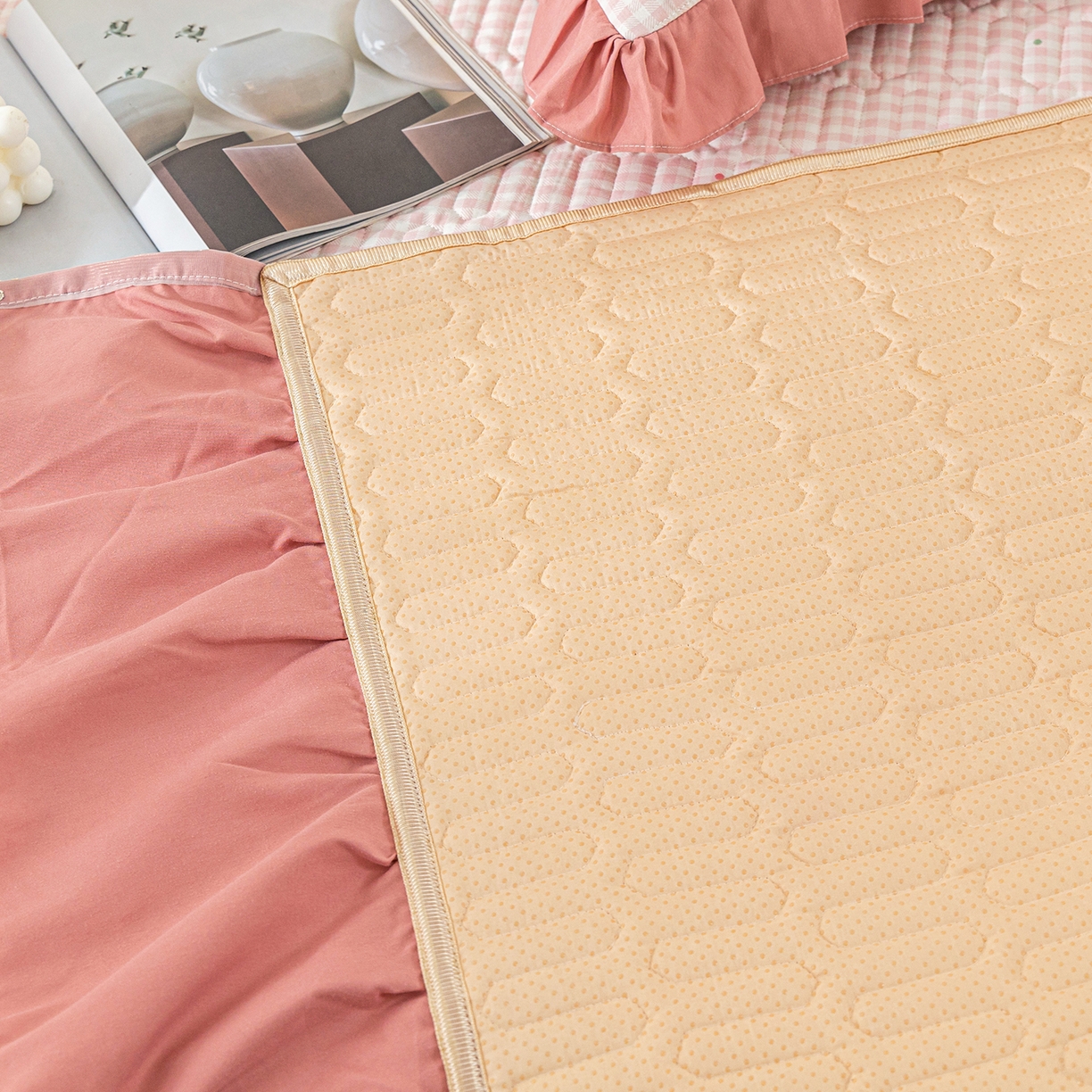 91家纺网 家纺一手货源 找家纺 美优兰 2025新款全棉防滑榻榻米炕垫纯棉床盖三件套 粉色小格