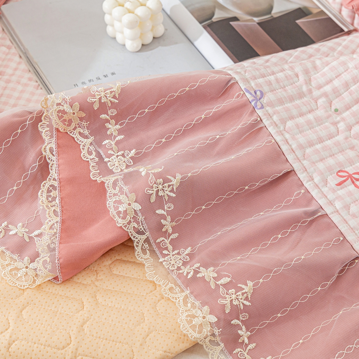 91家纺网 家纺一手货源 找家纺 美优兰 2025新款全棉防滑榻榻米炕垫纯棉床盖三件套 粉色小格