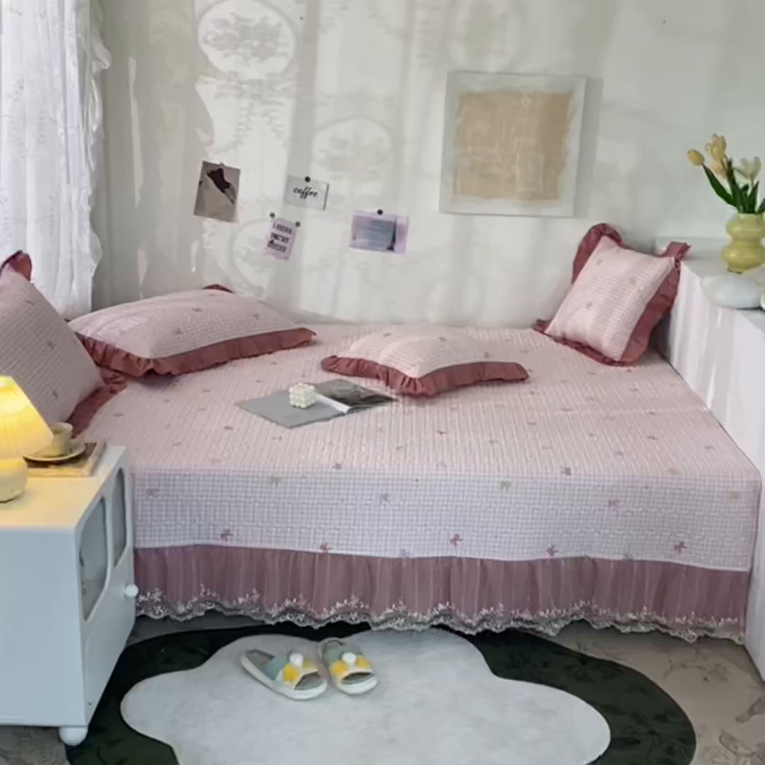 91家纺网 家纺一手货源 找家纺 美优兰 2025新款全棉防滑榻榻米炕垫纯棉床盖三件套 粉色小格