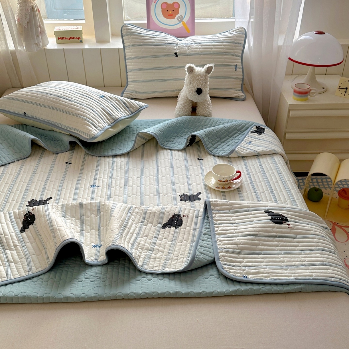 91家纺网 家纺一手货源 找家纺 暖萌 2025新款A类全棉棉花床盖印花系列三件套 黑白涂鸦