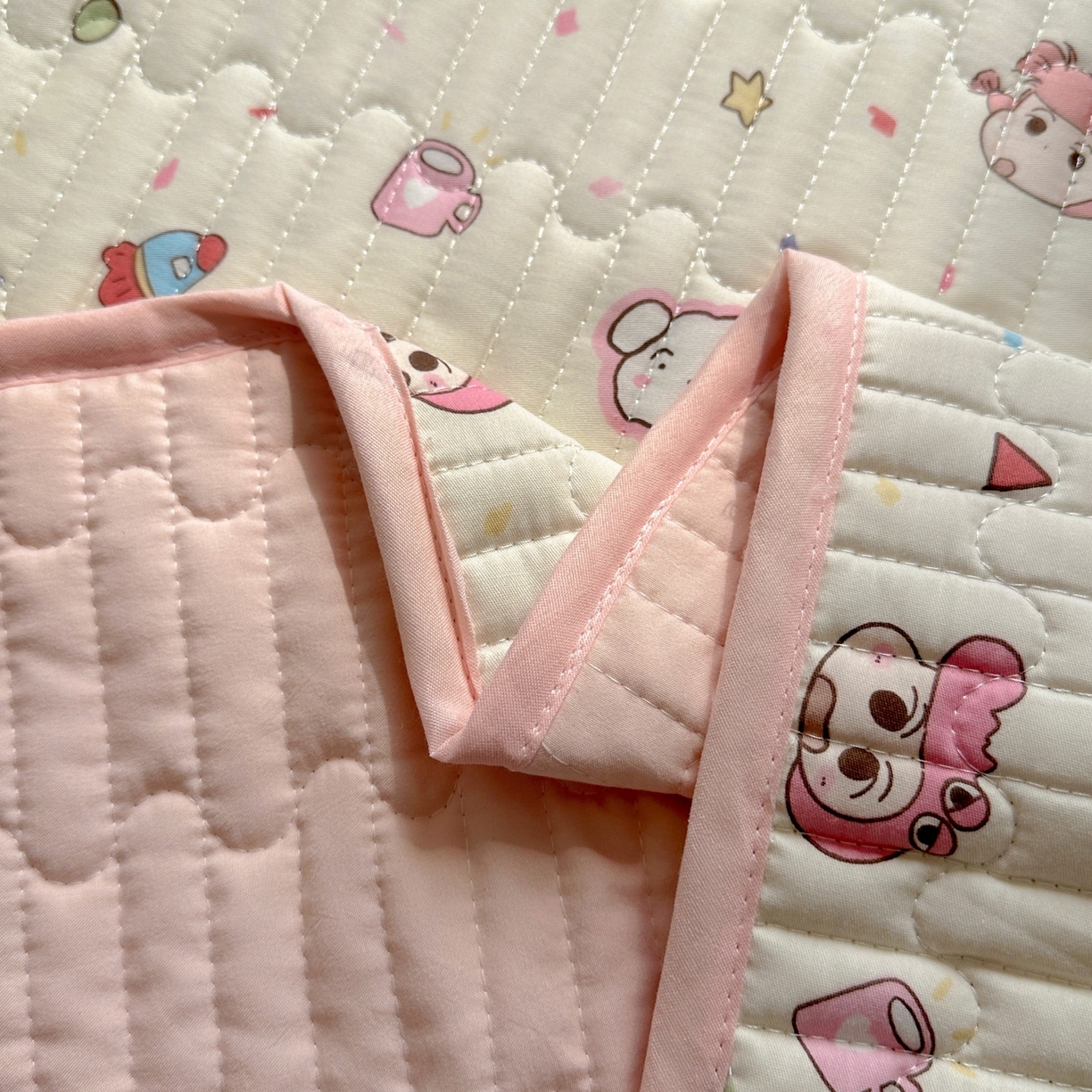 91家纺网 家纺一手货源 找家纺 暖萌 2025新款A类全棉棉花床盖印花系列三件套 糖果幼儿园