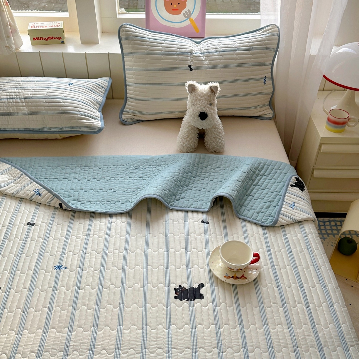 91家纺网 家纺一手货源 找家纺 暖萌 2025新款A类全棉棉花床盖印花系列三件套 黑白涂鸦