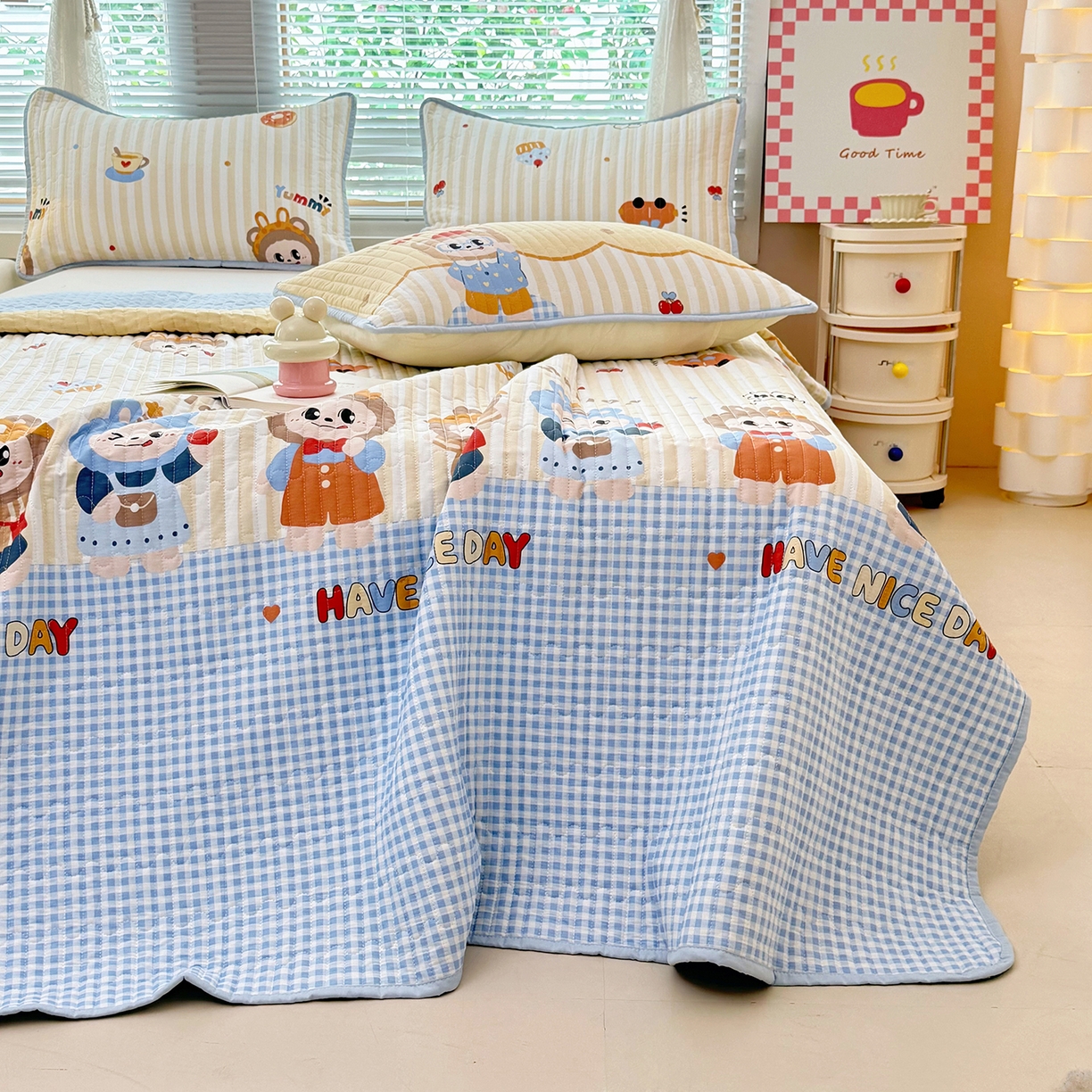 91家纺网 家纺一手货源 找家纺 暖萌 2025新款A类全棉棉花床盖印花系列三件套 拉布兔兔