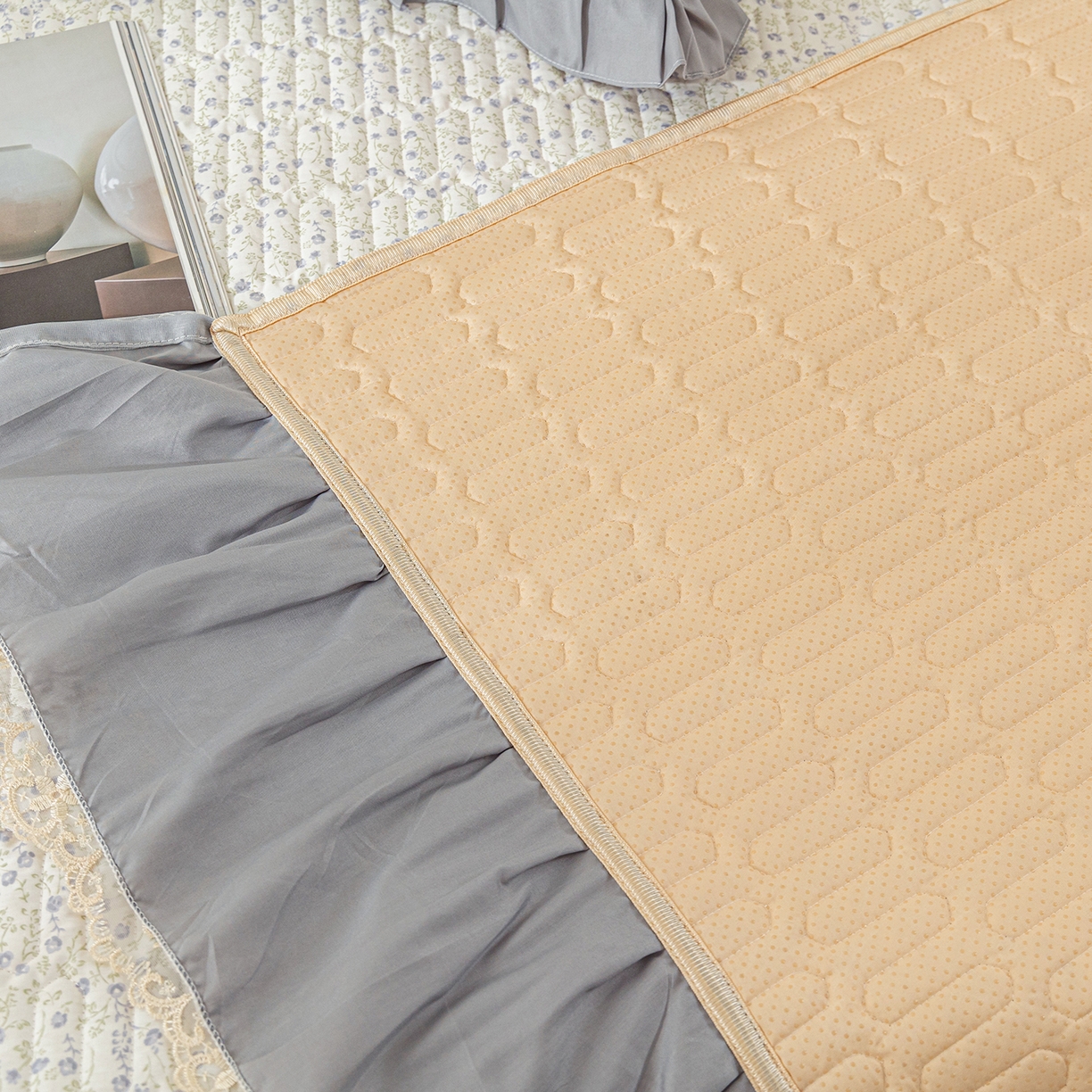 91家纺网 家纺一手货源 找家纺 美优兰 2025新款全棉防滑榻榻米炕垫纯棉床盖三件套 满天星