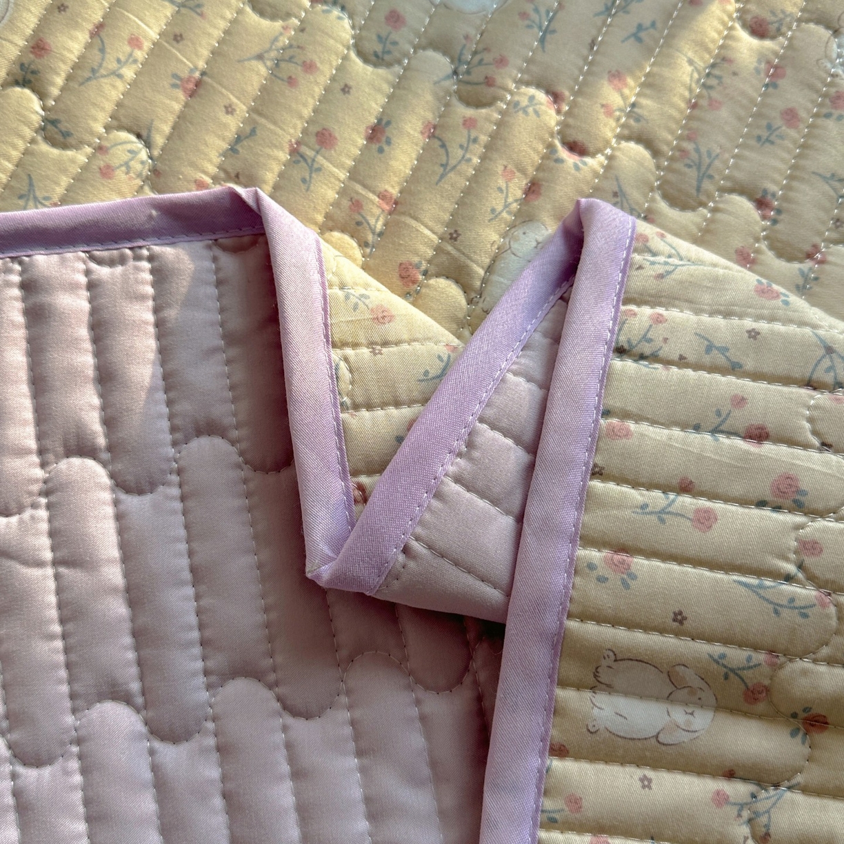 91家纺网 家纺一手货源 找家纺 暖萌 2025新款A类全棉棉花床盖印花系列三件套 采薇兔