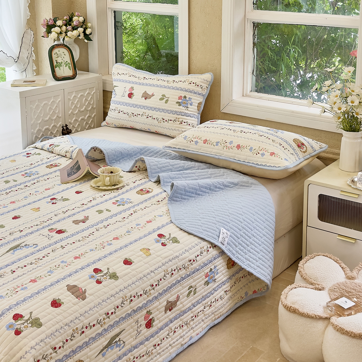 91家纺网 家纺一手货源 找家纺 暖萌 2025新款A类全棉棉花床盖印花系列三件套 浆果小兔