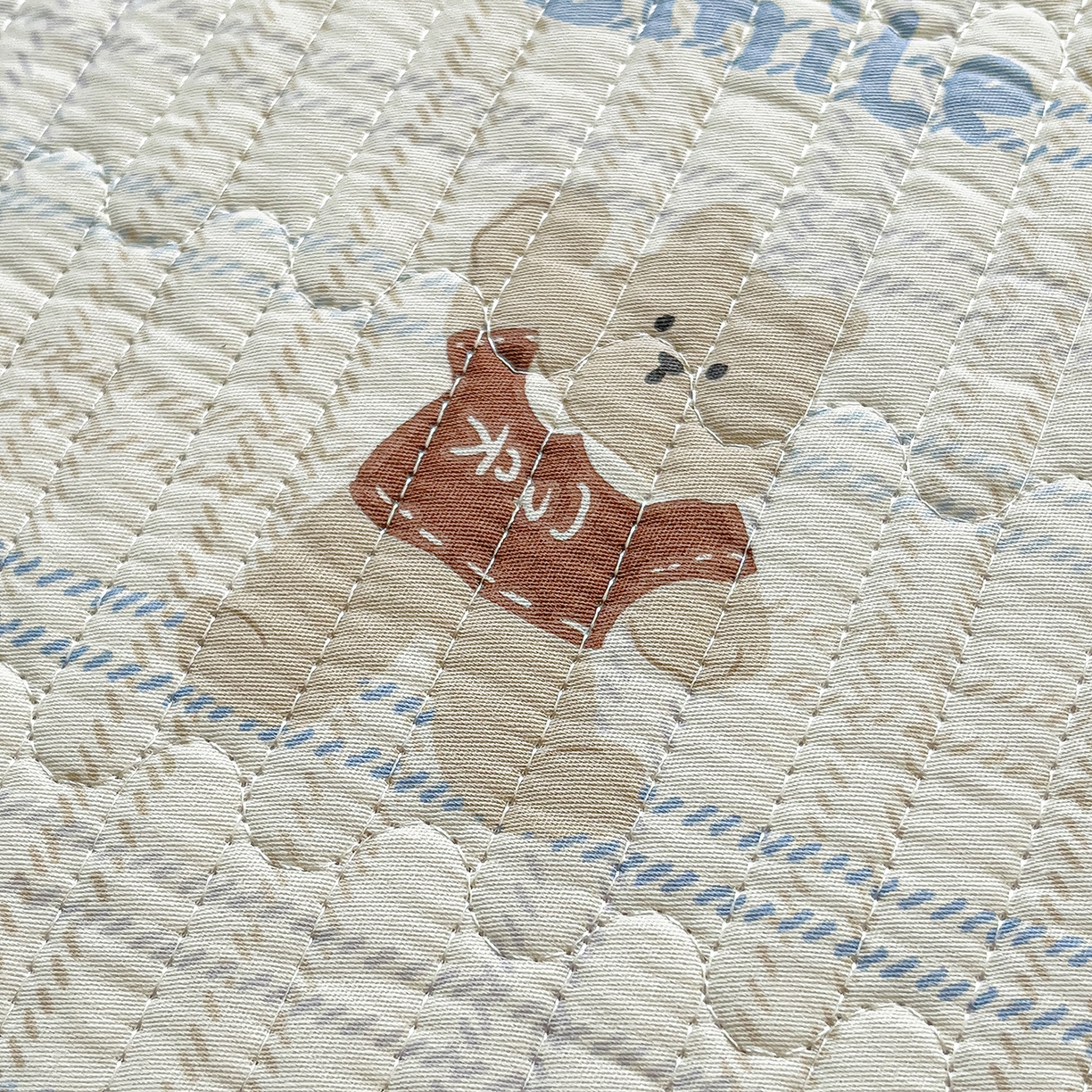 91家纺网 家纺一手货源 找家纺 暖萌 2025新款A类全棉棉花床盖印花系列三件套 比利熊