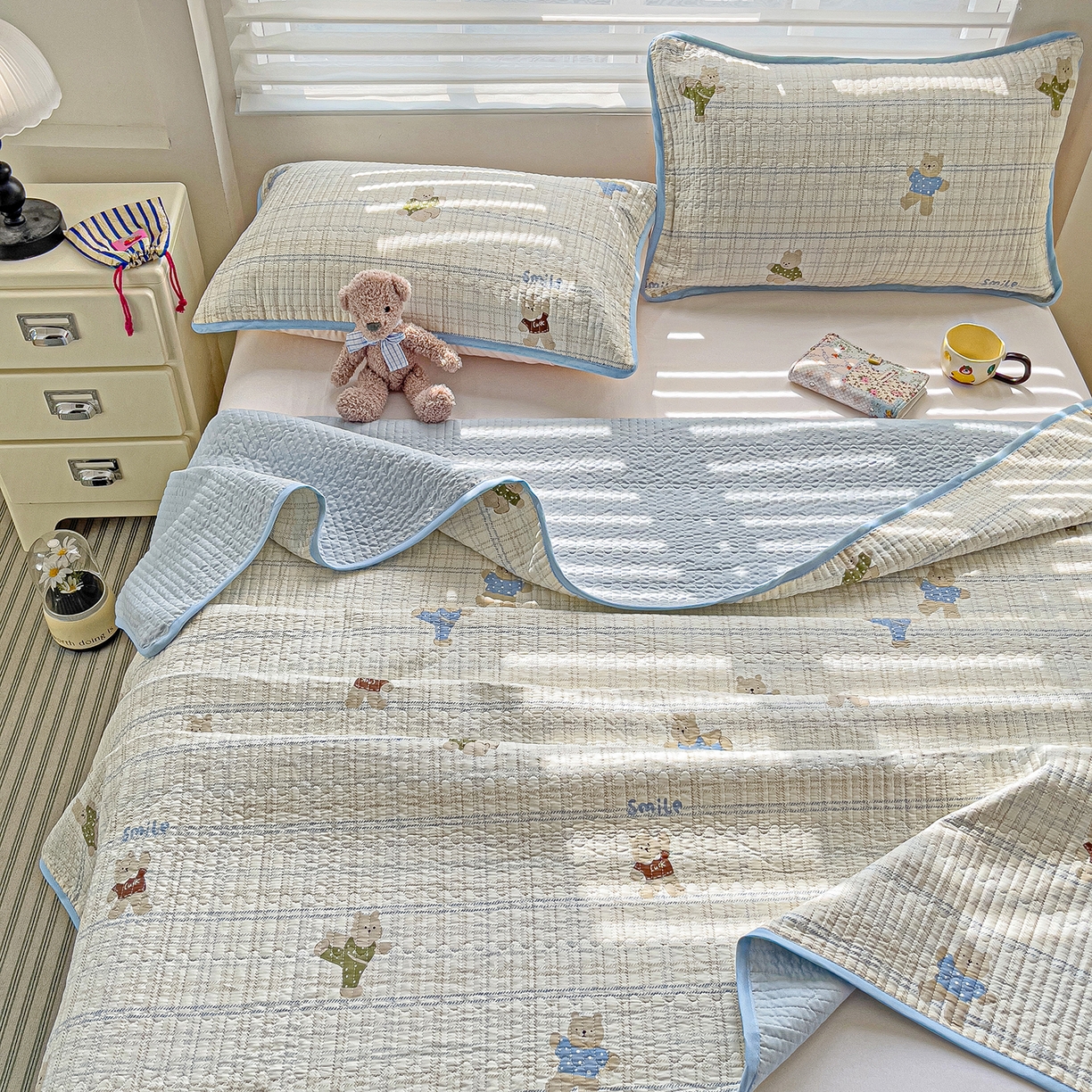 91家纺网 家纺一手货源 找家纺 暖萌 2025新款A类全棉棉花床盖印花系列三件套 比利熊