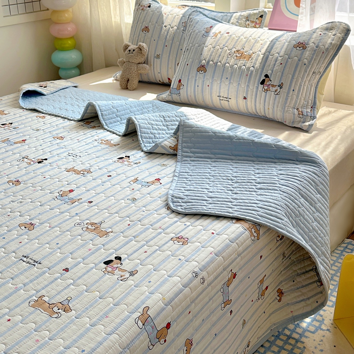 91家纺网 家纺一手货源 找家纺 暖萌 2025新款A类全棉棉花床盖印花系列三件套 糖纸童年