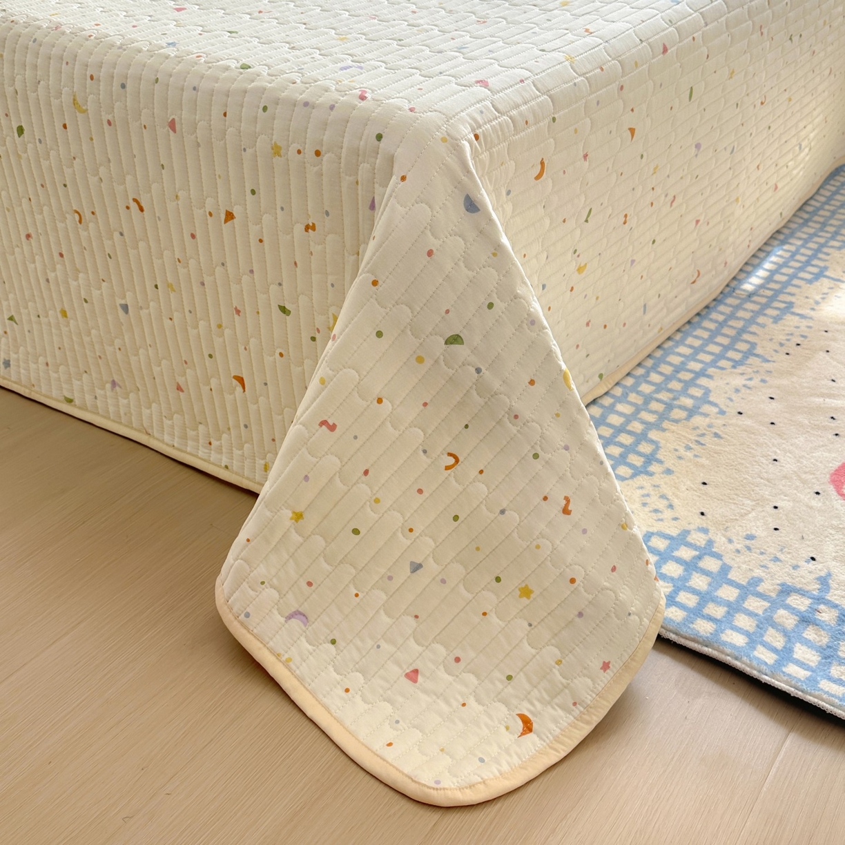 91家纺网 家纺一手货源 找家纺 暖萌 2025新款A类全棉棉花床盖印花系列三件套 快乐魔法