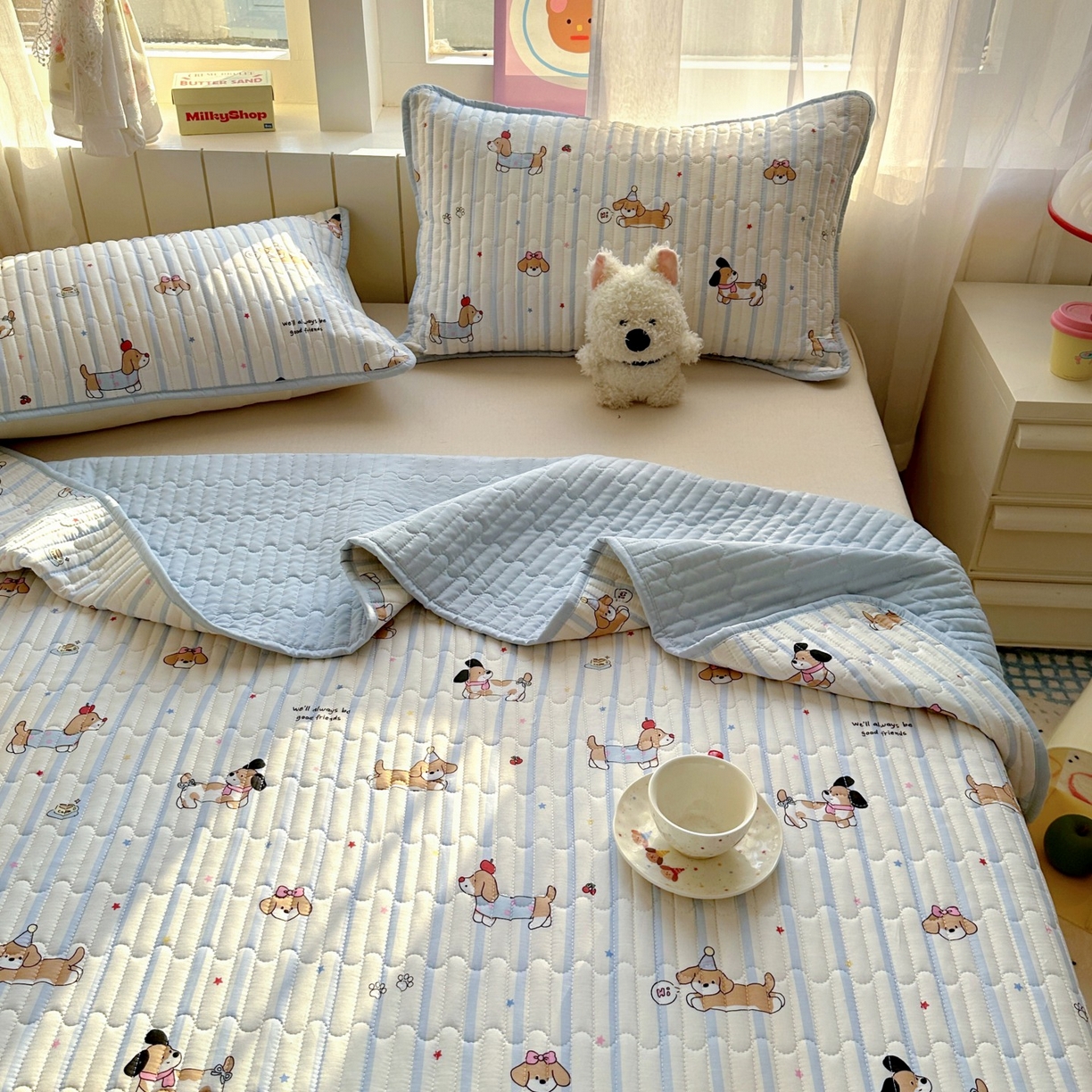 91家纺网 家纺一手货源 找家纺 暖萌 2025新款A类全棉棉花床盖印花系列三件套 糖纸童年