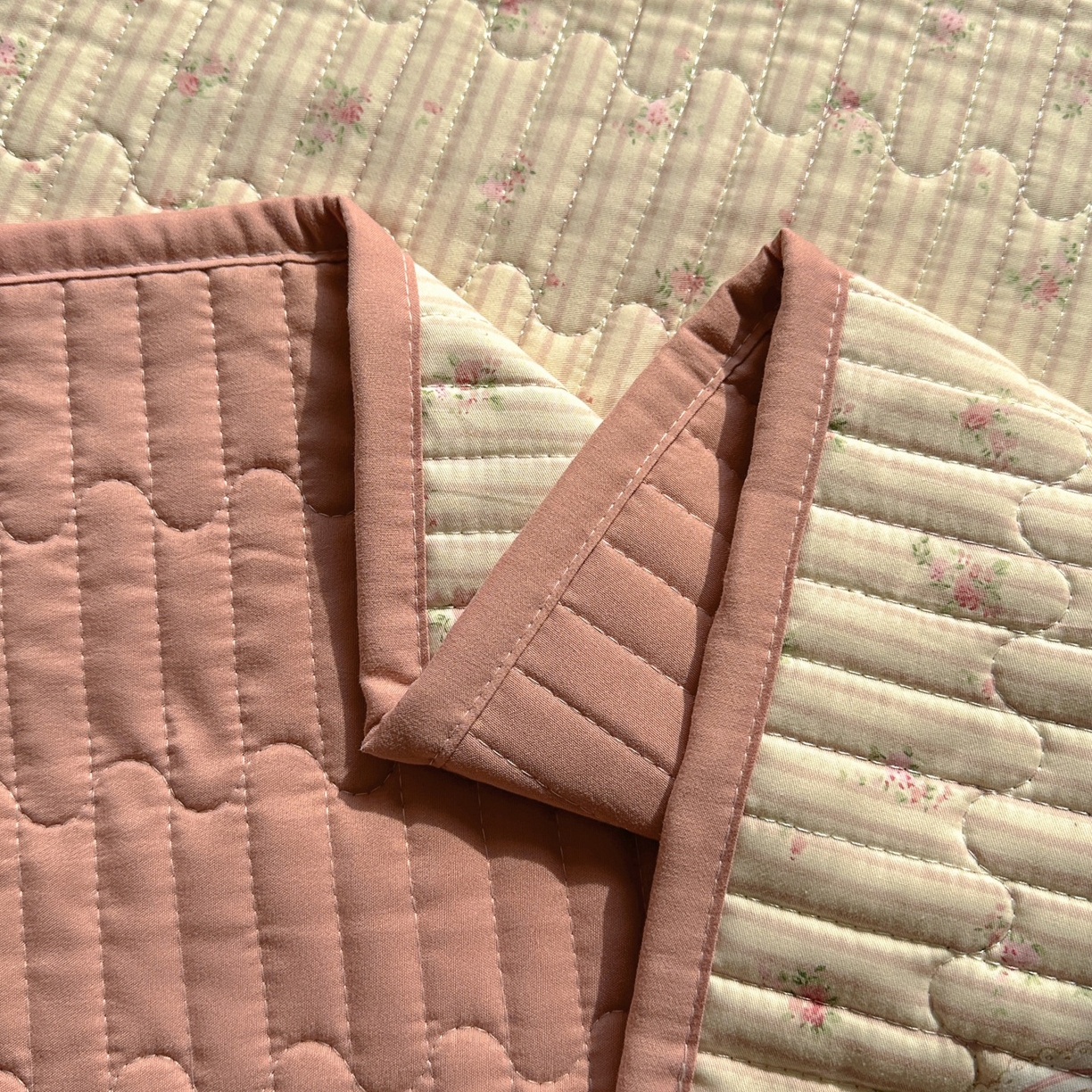 91家纺网 家纺一手货源 找家纺 暖萌 2025新款A类全棉棉花床盖印花系列三件套 碎花小熊