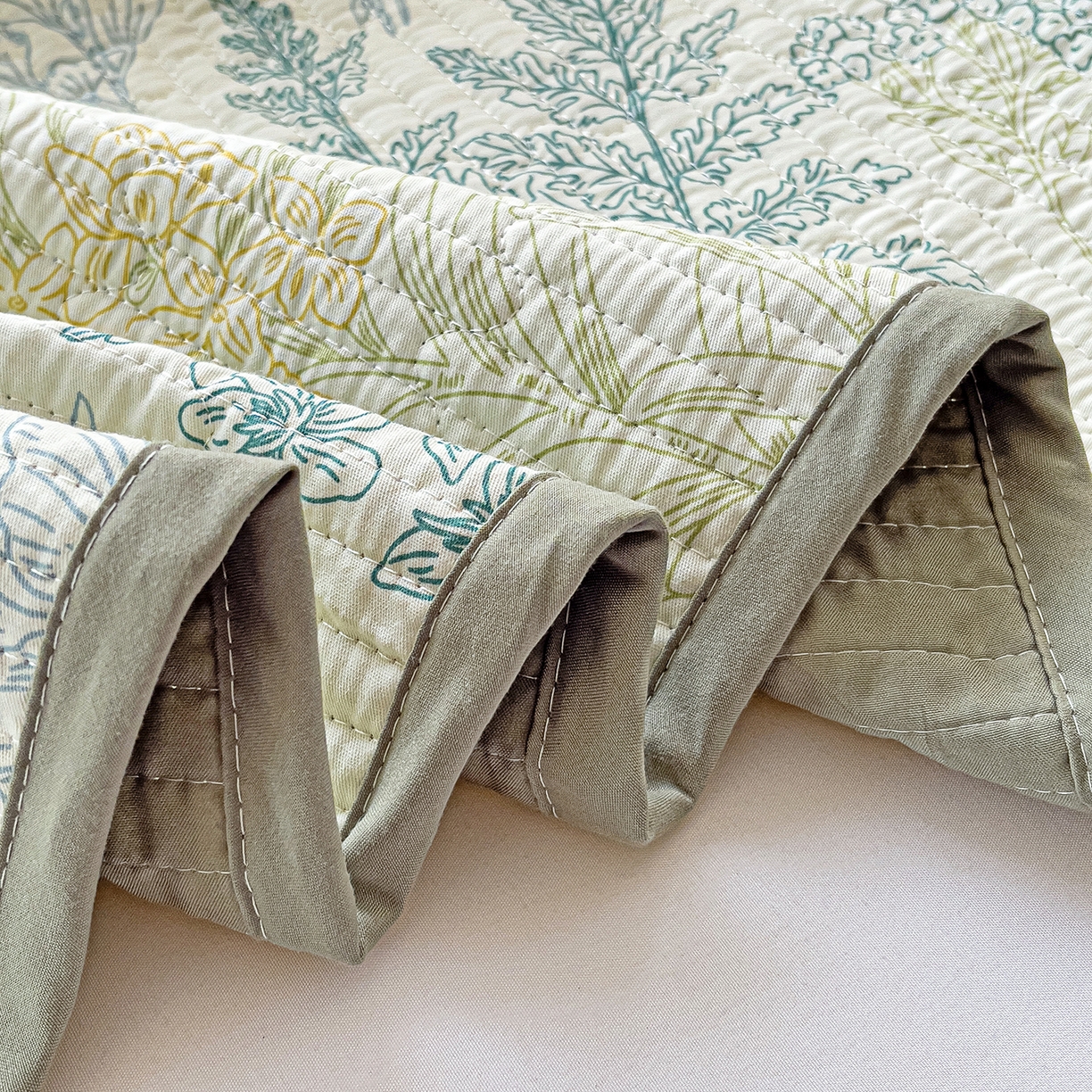 91家纺网 家纺一手货源 找家纺 暖萌 2025新款A类全棉棉花床盖印花系列三件套 幽兰花谷