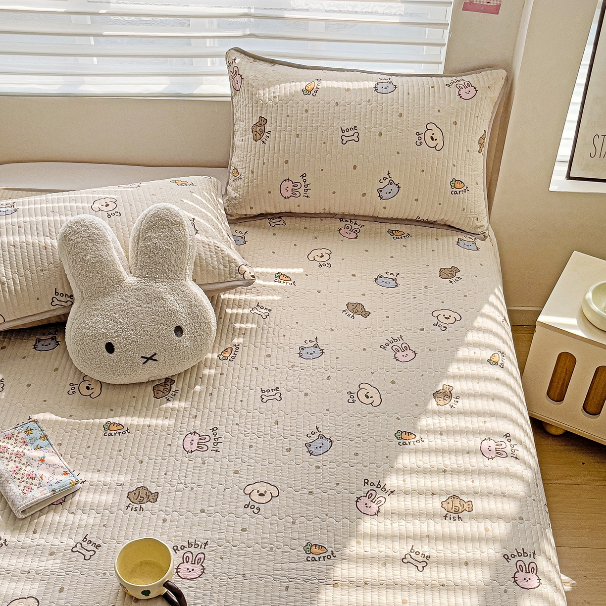 91家纺网 家纺一手货源 找家纺 暖萌 2025新款A类全棉棉花床盖印花系列三件套 宠物时间-米