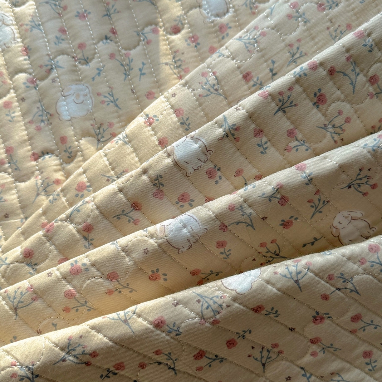 91家纺网 家纺一手货源 找家纺 暖萌 2025新款A类全棉棉花床盖印花系列三件套 采薇兔