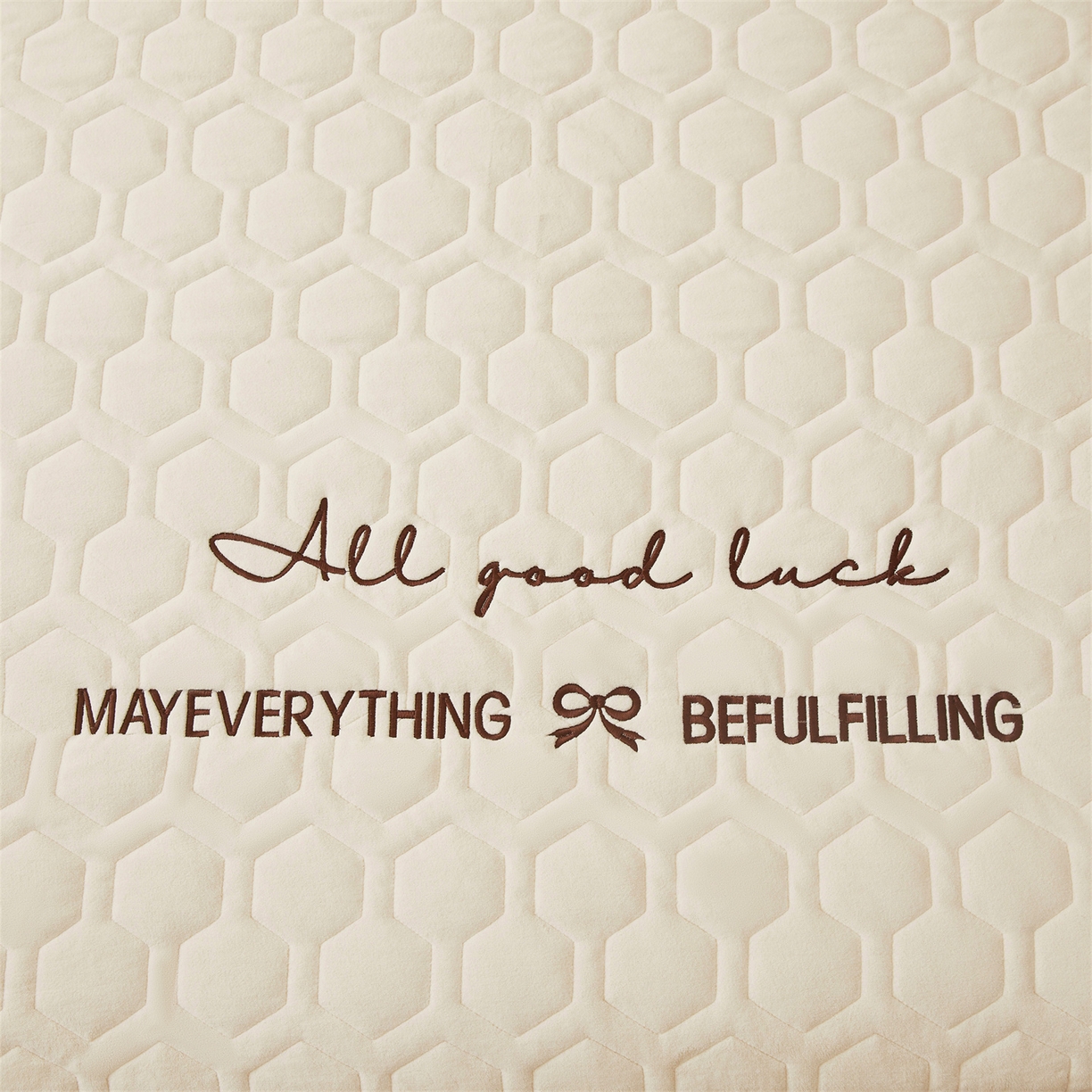 91家纺网 家纺一手货源 找家纺 （总）恒爱家纺 2025新款牛奶绒绗绣绣花床笠