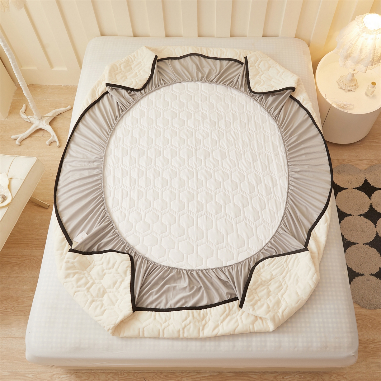 91家纺网 家纺一手货源 找家纺 （总）恒爱家纺 2025新款牛奶绒绗绣绣花床笠