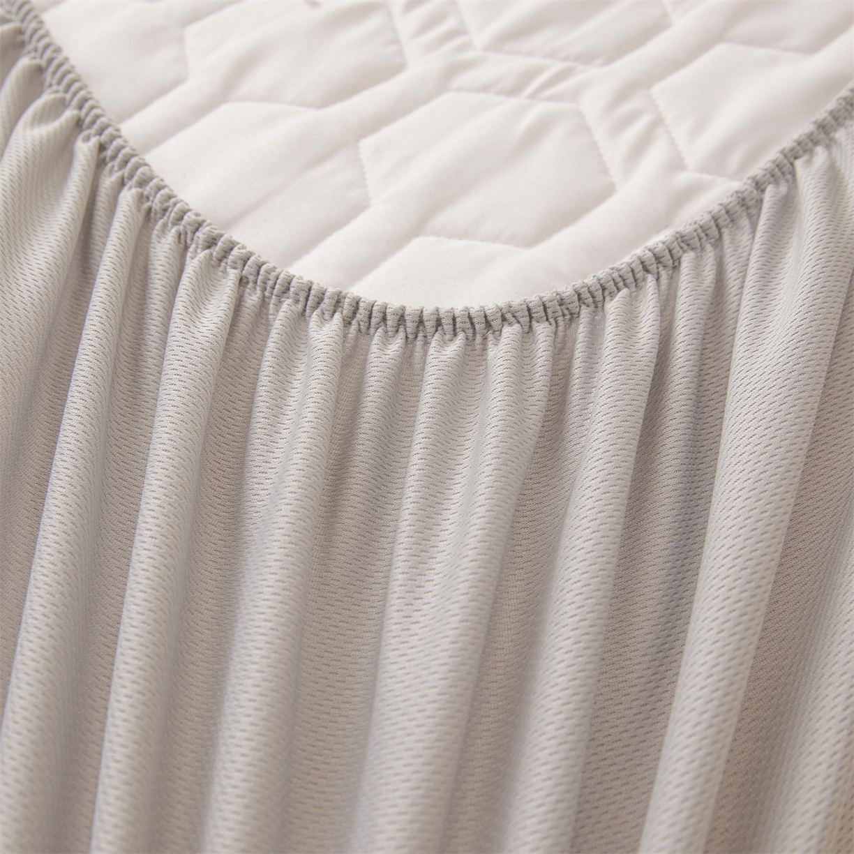 91家纺网 家纺一手货源 找家纺 （总）恒爱家纺 2025新款牛奶绒绗绣绣花床笠