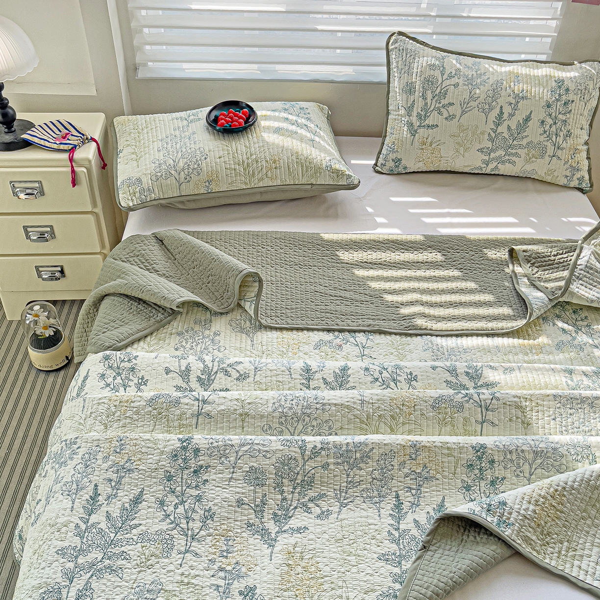 91家纺网 家纺一手货源 找家纺 暖萌 2025新款A类全棉棉花床盖印花系列三件套 幽兰花谷