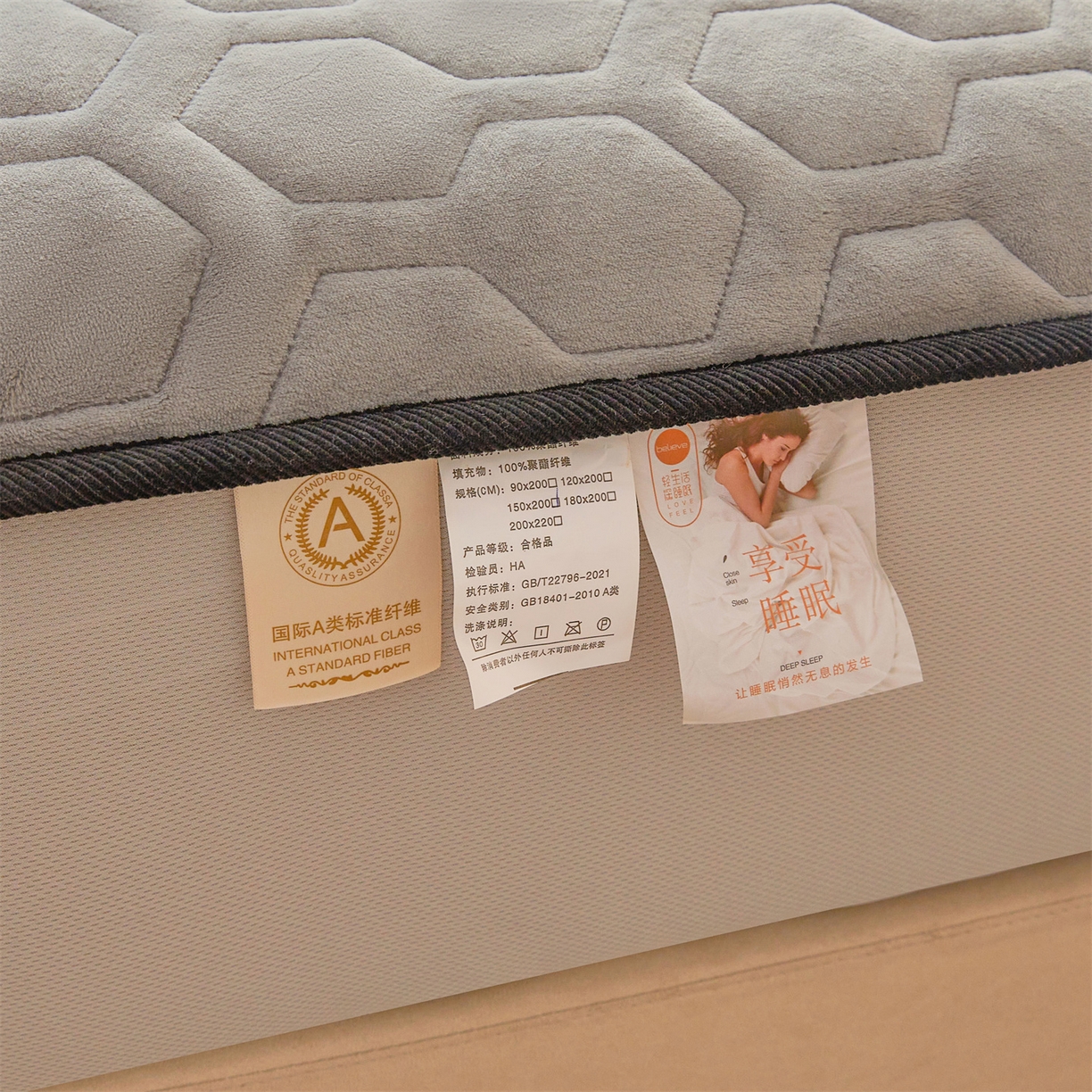 91家纺网 家纺一手货源 找家纺 恒爱家纺 2025新款牛奶绒绗绣绣花床笠 浅灰