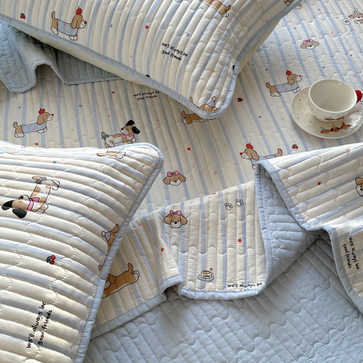 91家纺网 家纺一手货源 找家纺 暖萌 2025新款A类全棉棉花床盖印花系列三件套 糖纸童年