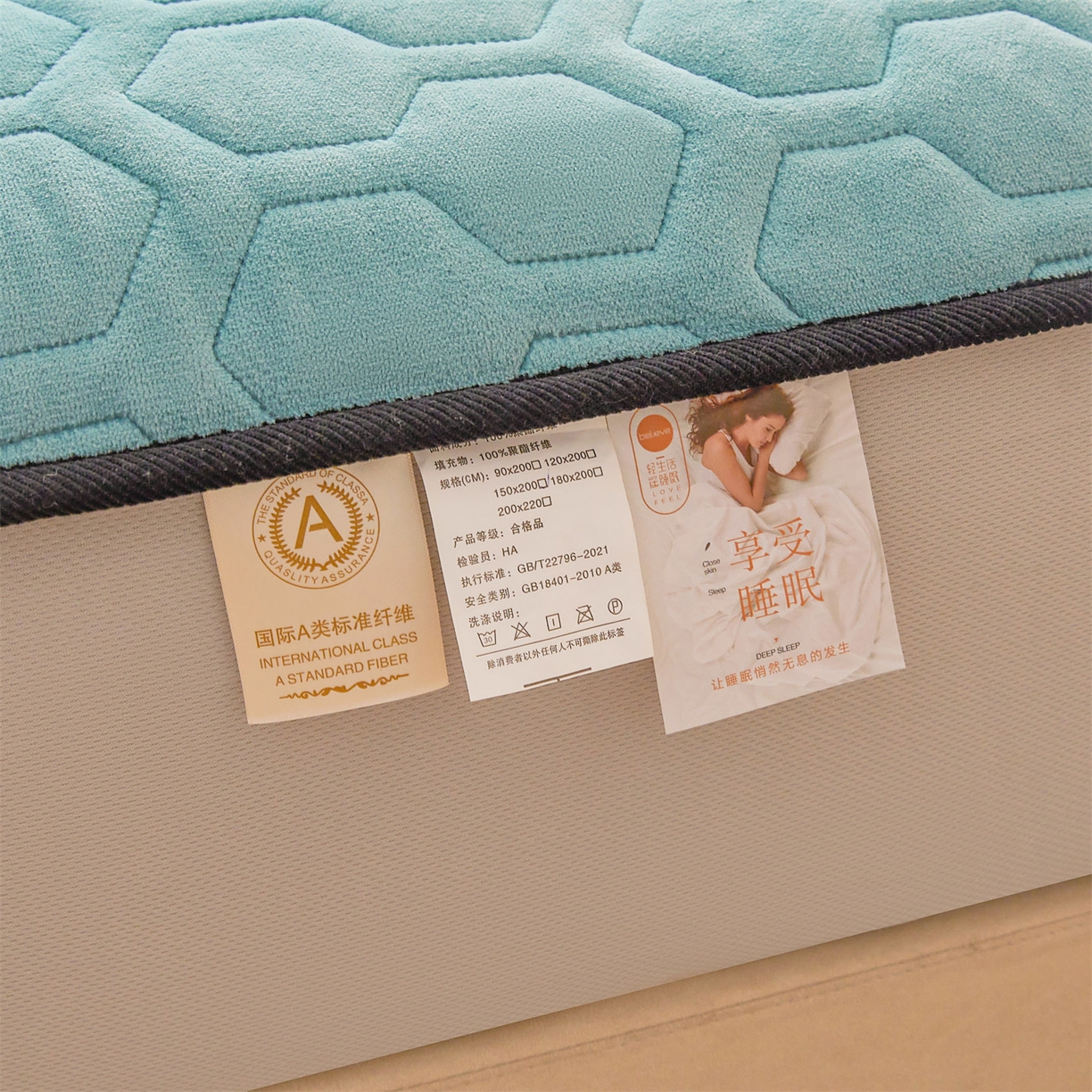 91家纺网 家纺一手货源 找家纺 恒爱家纺 2025新款牛奶绒绗绣绣花床笠 浅蓝