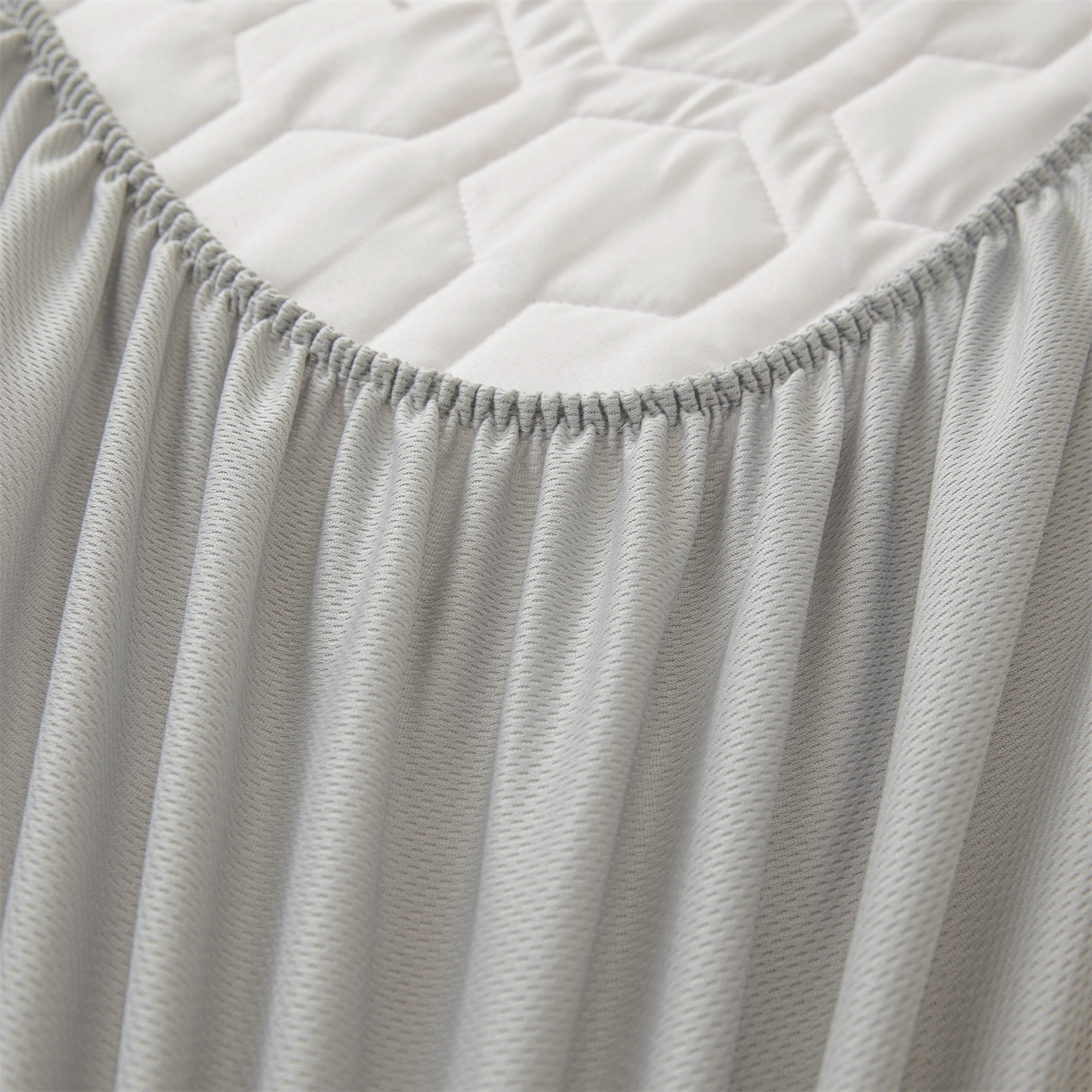 91家纺网 家纺一手货源 找家纺 恒爱家纺 2025新款牛奶绒绗绣绣花床笠 浅蓝