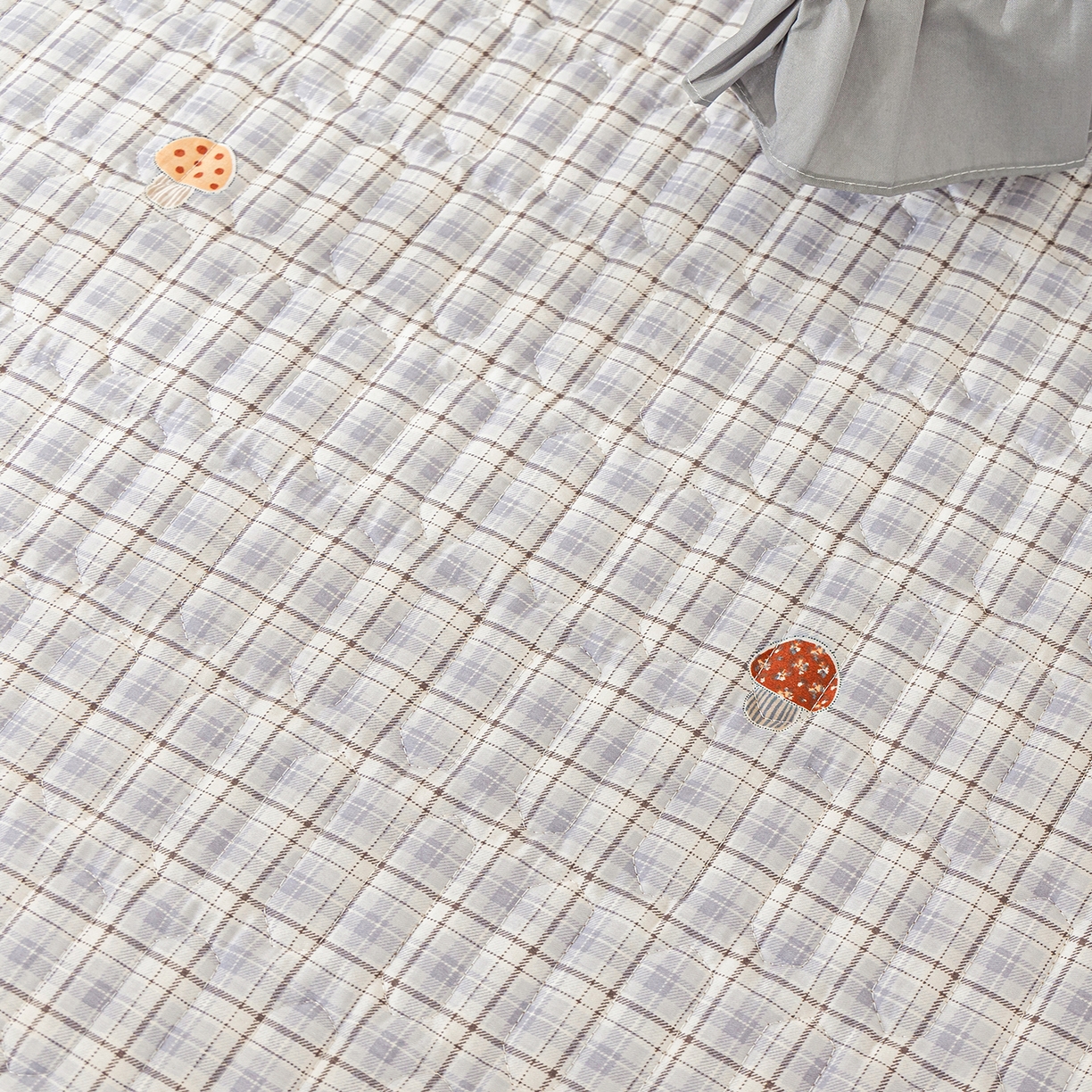 91家纺网 家纺一手货源 找家纺 美优兰 2025新款全棉防滑榻榻米炕垫纯棉床盖三件套 蘑菇格