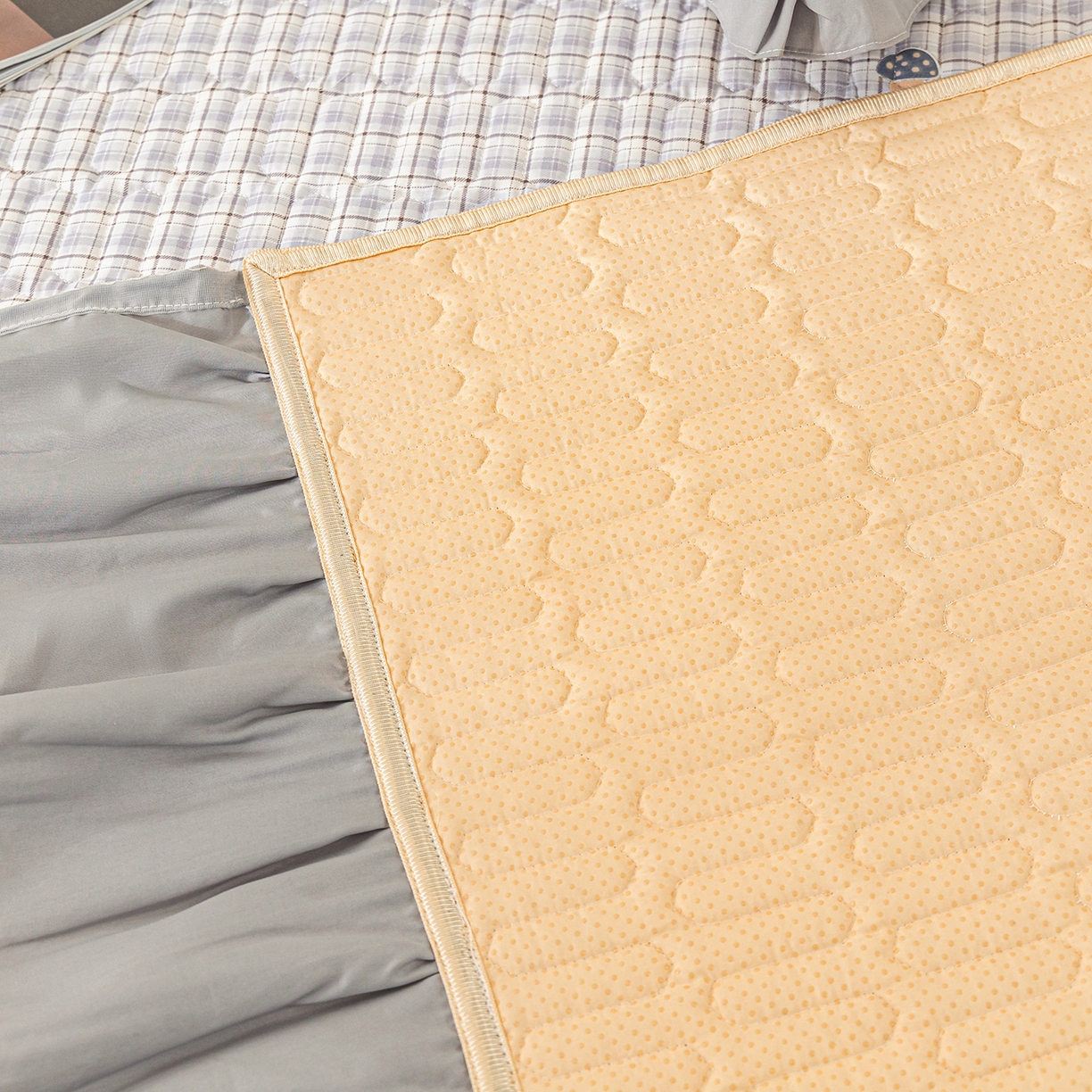 91家纺网 家纺一手货源 找家纺 美优兰 2025新款全棉防滑榻榻米炕垫纯棉床盖三件套 蘑菇格