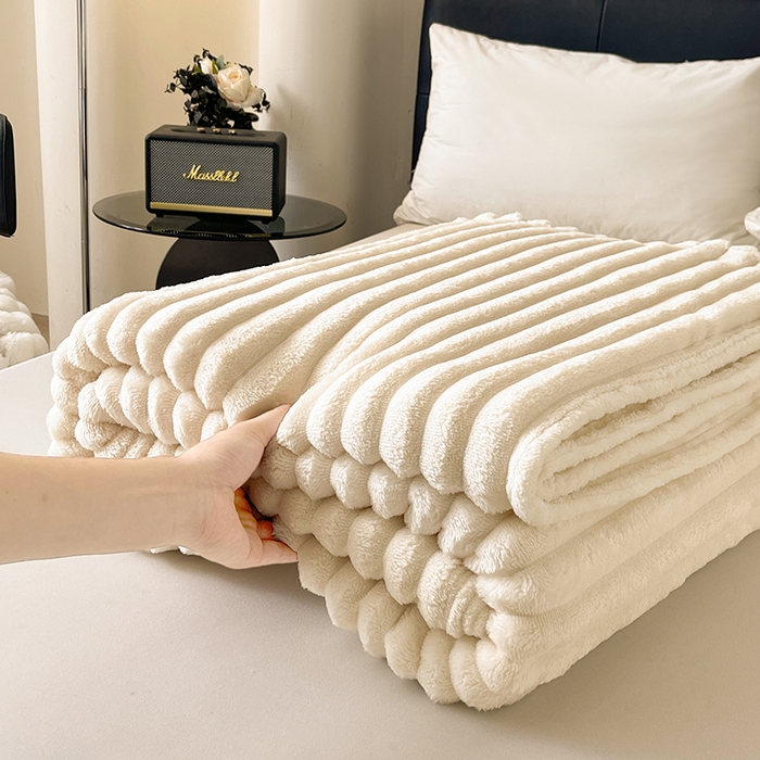 91家纺网 家纺一手货源 找家纺 湘之帛 2025新款柔软兔毛绒毛毯盖毯毯子 奶油白