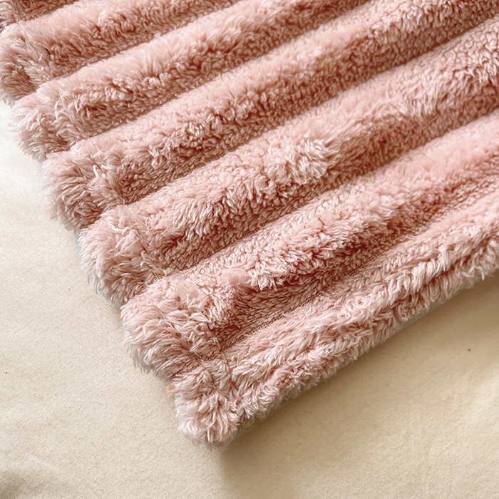 91家纺网 家纺一手货源 找家纺 湘之帛 2025新款柔软兔毛绒毛毯盖毯毯子 樱花粉