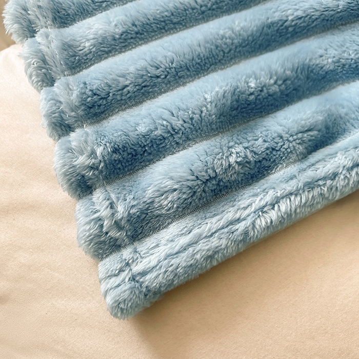 91家纺网 家纺一手货源 找家纺 湘之帛 2025新款柔软兔毛绒毛毯盖毯毯子 牛仔蓝