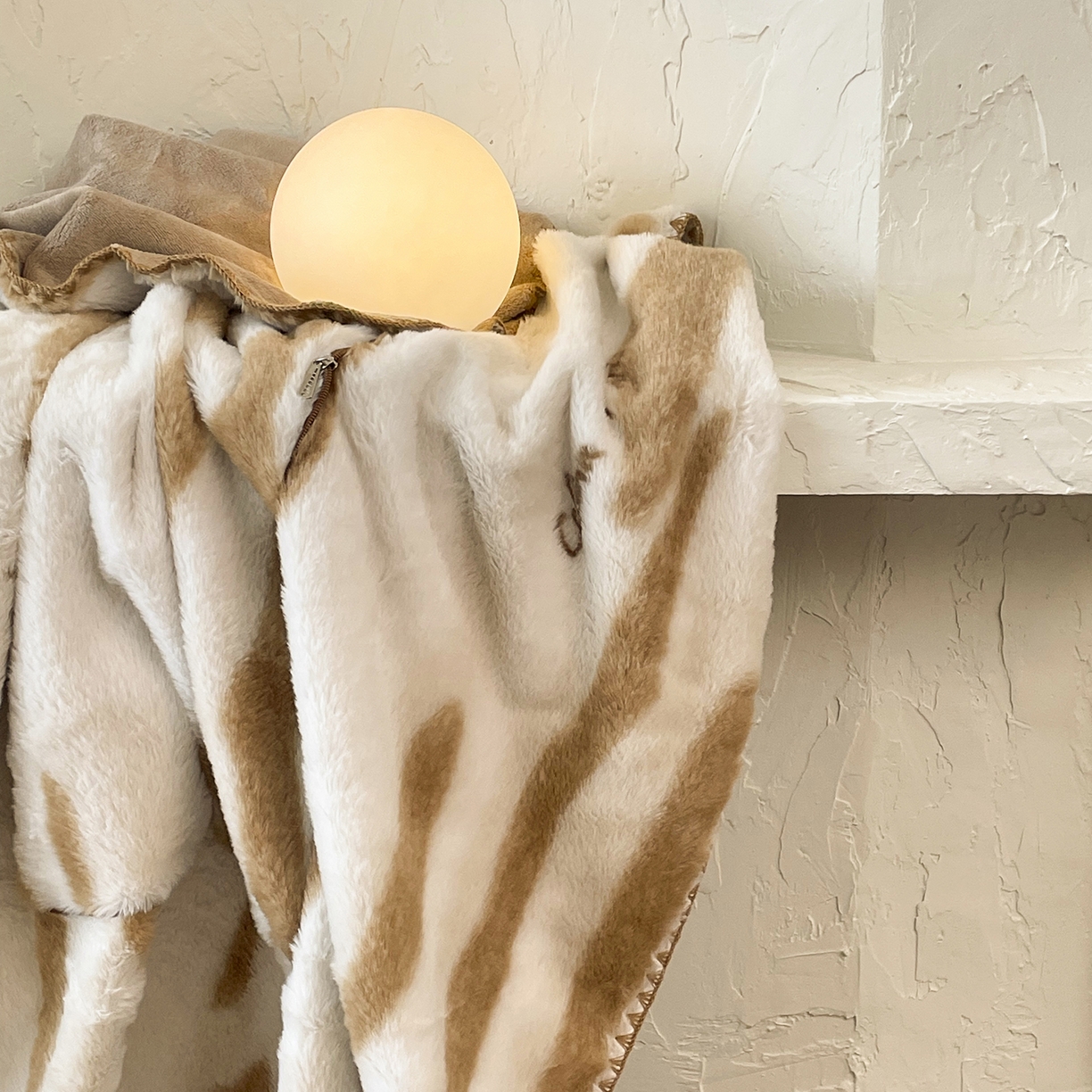 91家纺网 家纺一手货源 找家纺 番茄+ 2025新款美拉德兔毛印花抱枕毯抱枕被 美拉德_卡其白