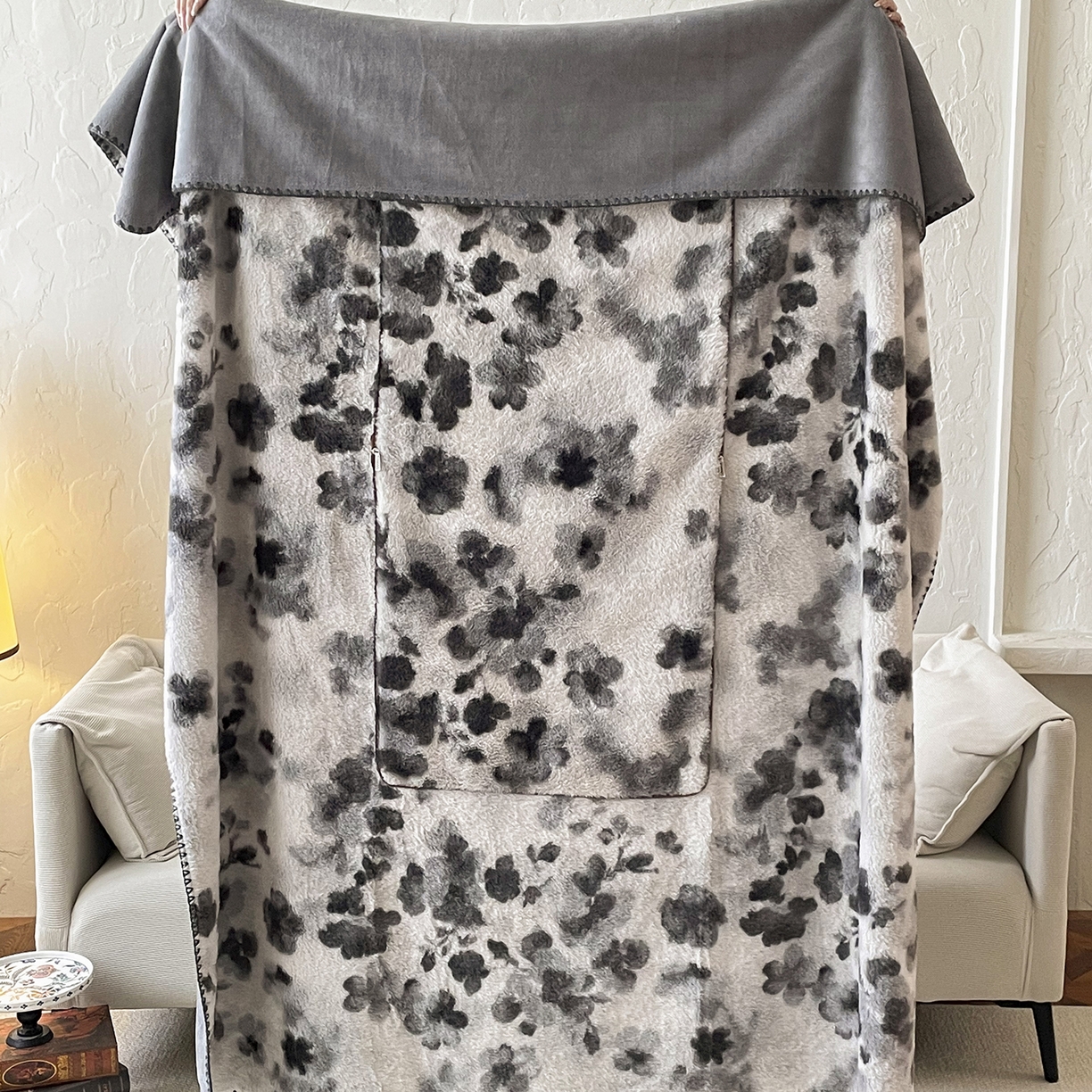 91家纺网 家纺一手货源 找家纺 番茄+ 2025新款美拉德兔毛印花抱枕毯抱枕被 美拉德_水墨