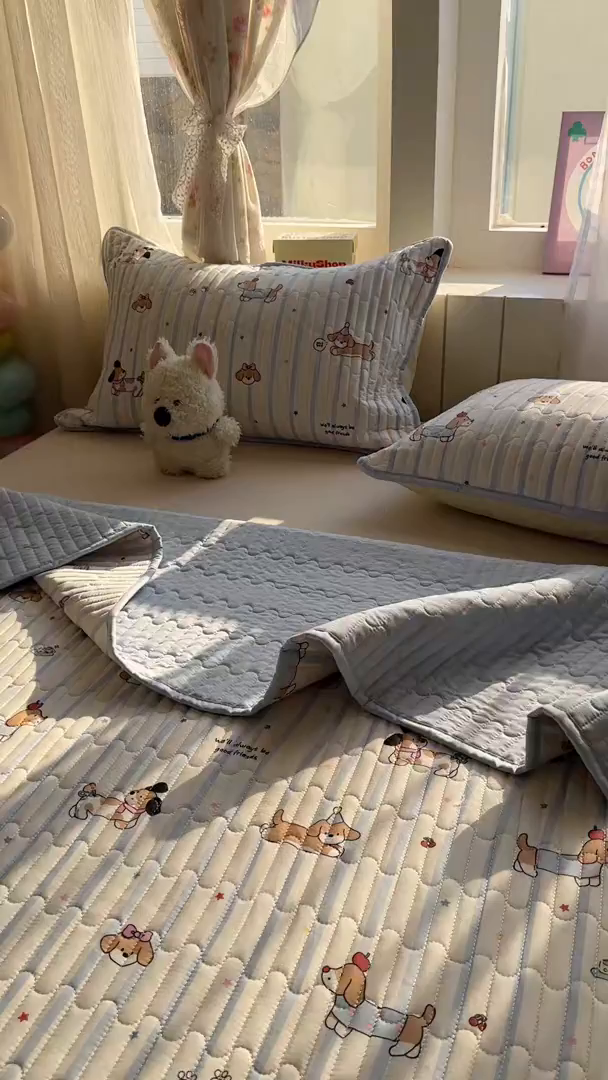 91家纺网 家纺一手货源 找家纺 暖萌 2025新款A类全棉棉花床盖印花三件套 糖纸童年