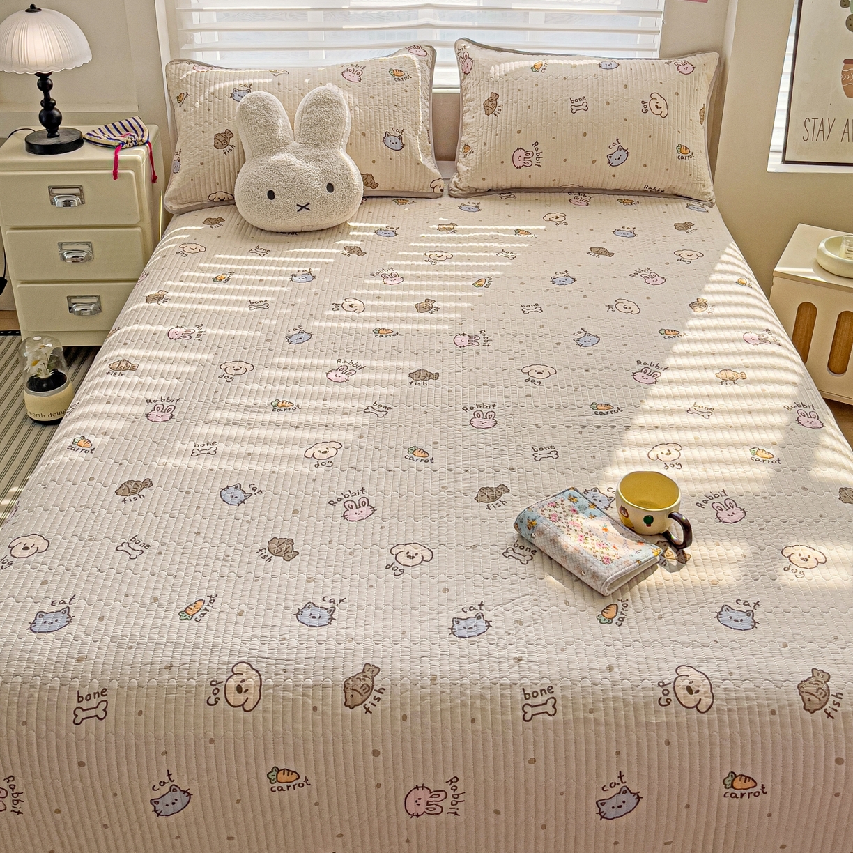 91家纺网 家纺一手货源 找家纺 暖萌 2025新款A类全棉棉花床盖印花三件套 宠物时间-米