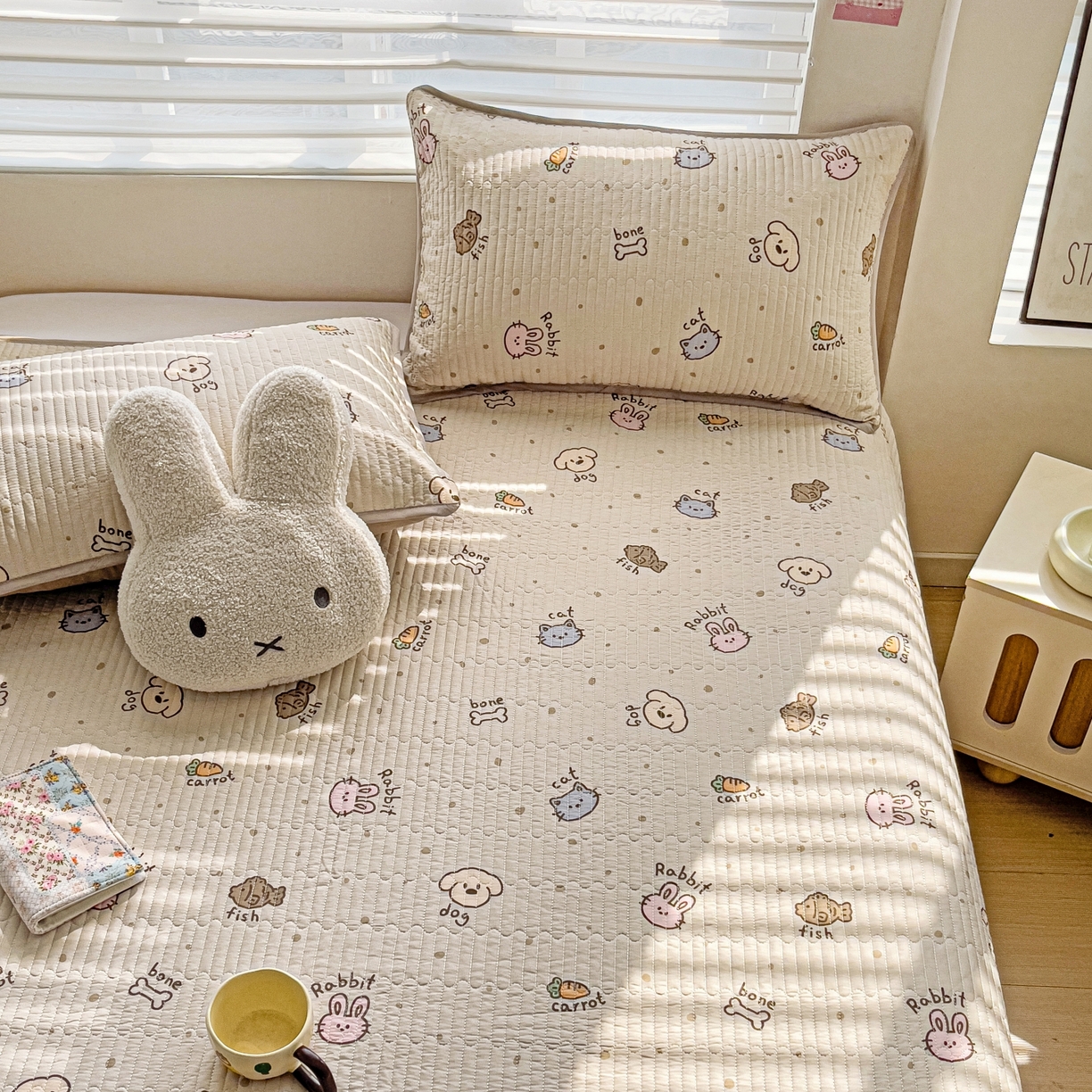 91家纺网 家纺一手货源 找家纺 暖萌 2025新款A类全棉棉花床盖印花三件套 宠物时间-米