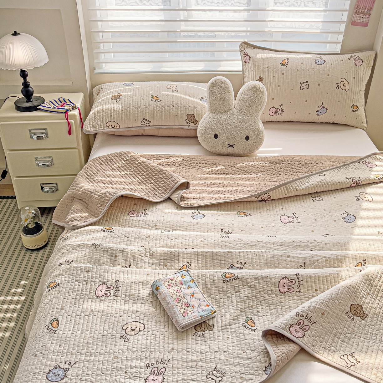 91家纺网 家纺一手货源 找家纺 暖萌 2025新款A类全棉棉花床盖印花三件套 宠物时间-米