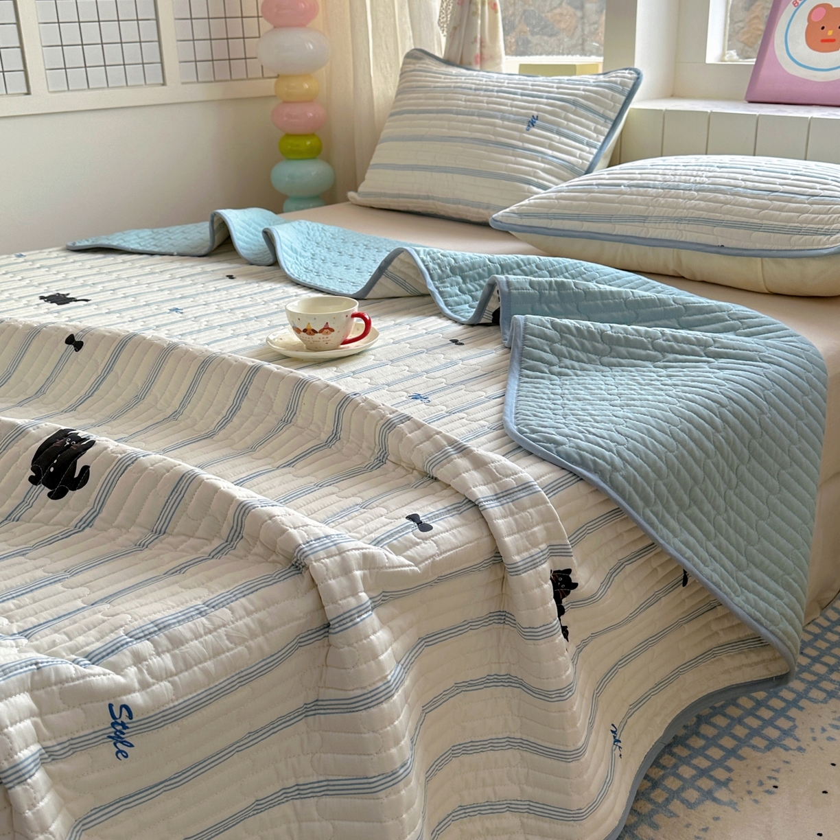 91家纺网 家纺一手货源 找家纺 暖萌 2025新款A类全棉棉花床盖印花三件套 黑白涂鸦