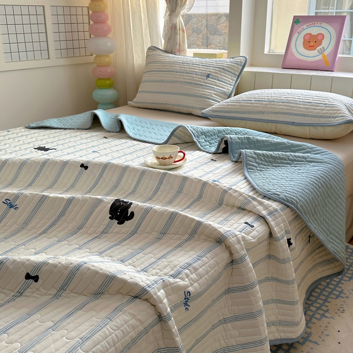 91家纺网 家纺一手货源 找家纺 暖萌 2025新款A类全棉棉花床盖印花三件套 黑白涂鸦