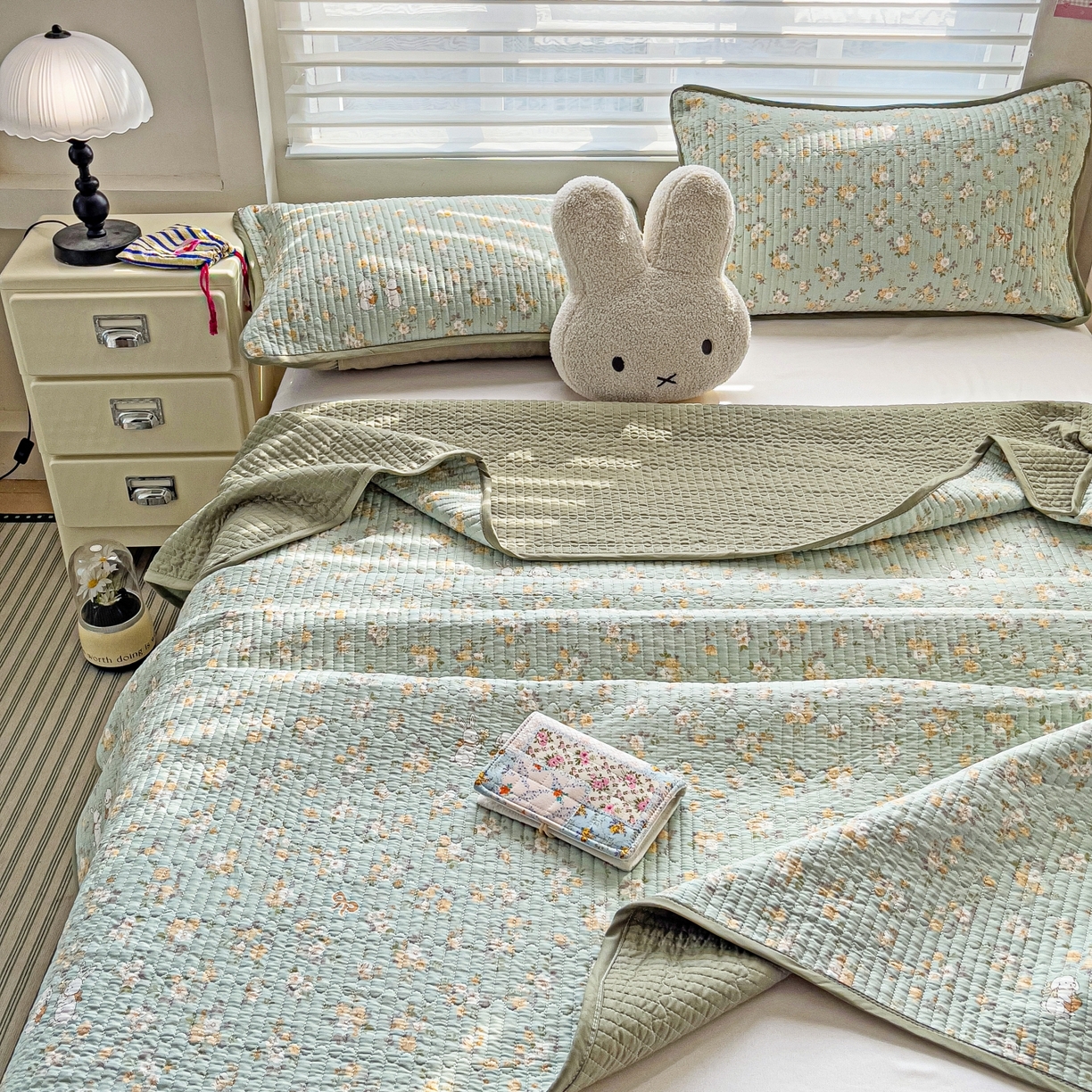 91家纺网 家纺一手货源 找家纺 暖萌 2025新款A类全棉棉花床盖印花三件套 花蜜-绿